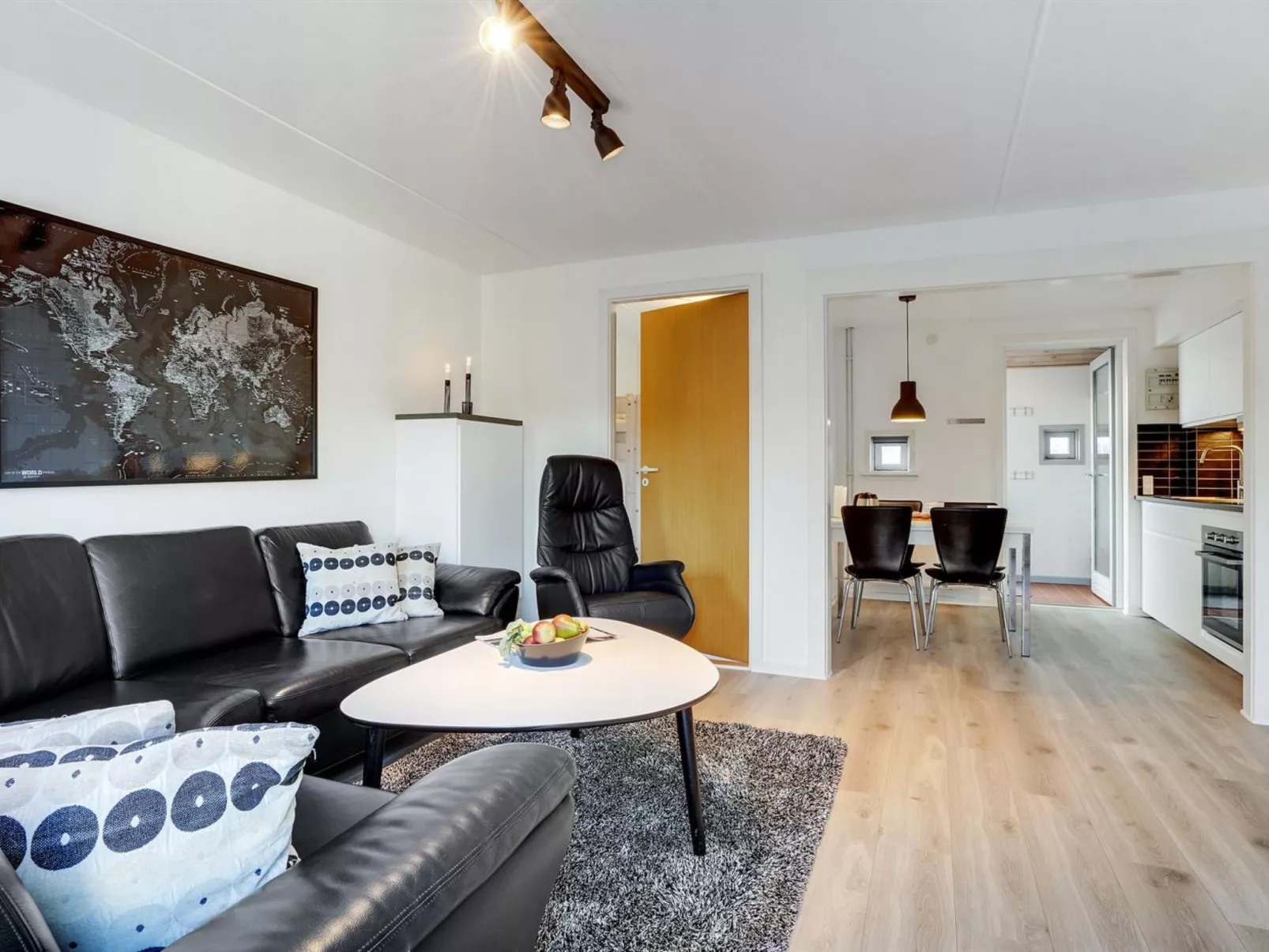 "Enita" - 2.3km from the sea-Binnen
