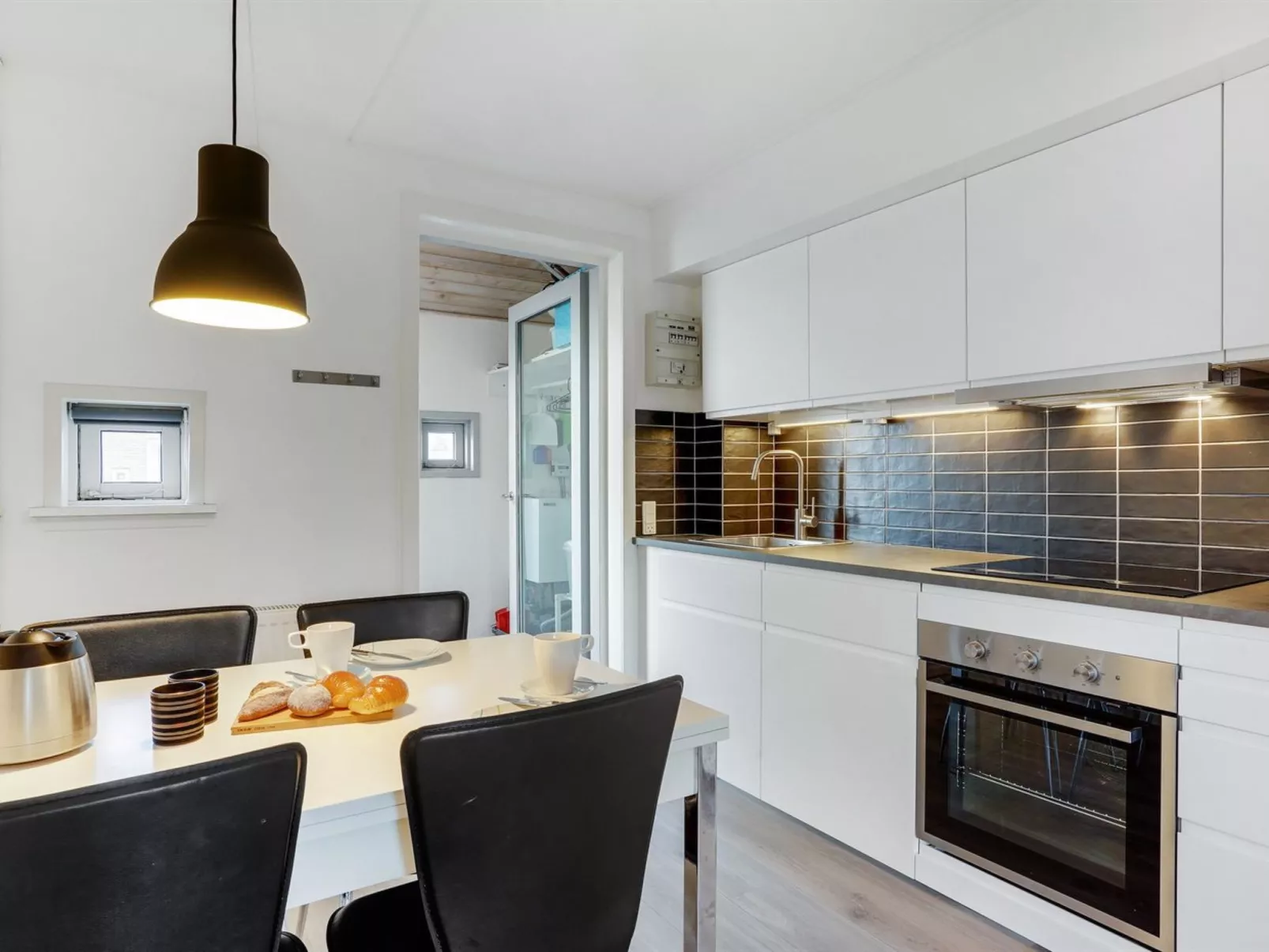 "Enita" - 2.3km from the sea-Binnen