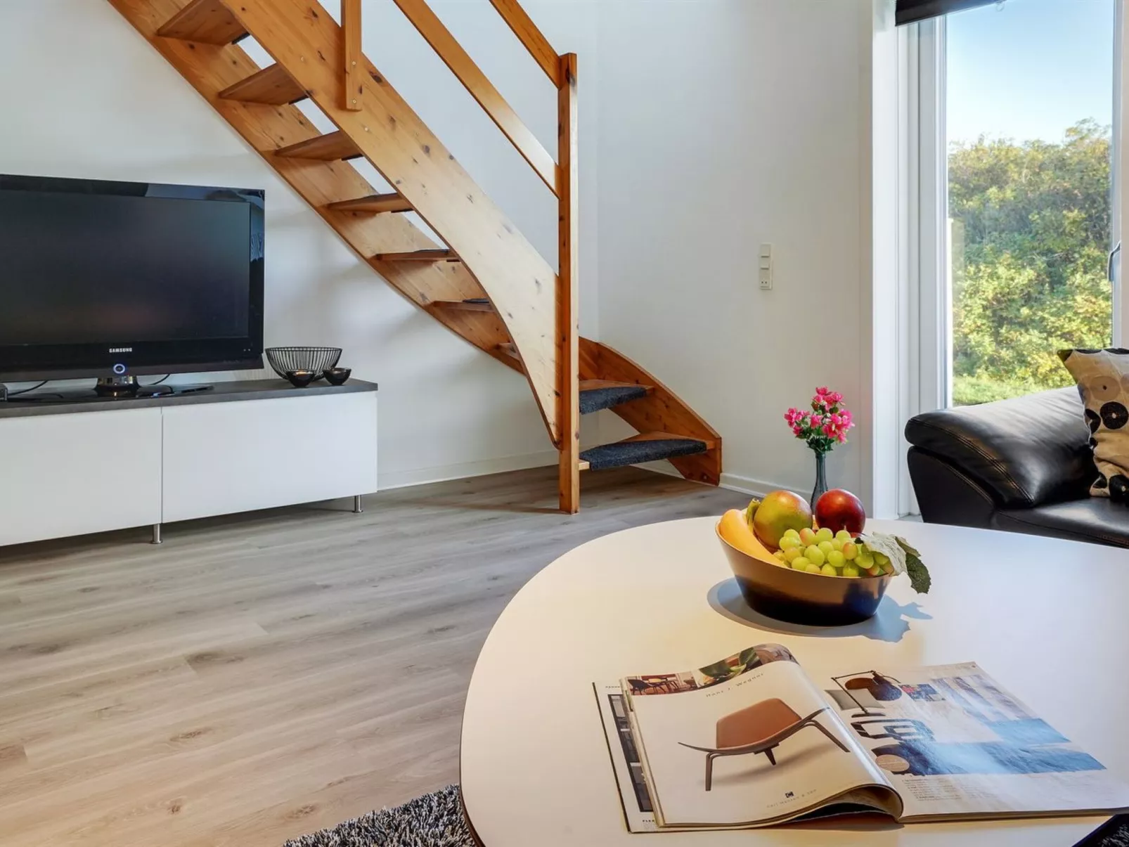 "Enita" - 2.3km from the sea-Binnen