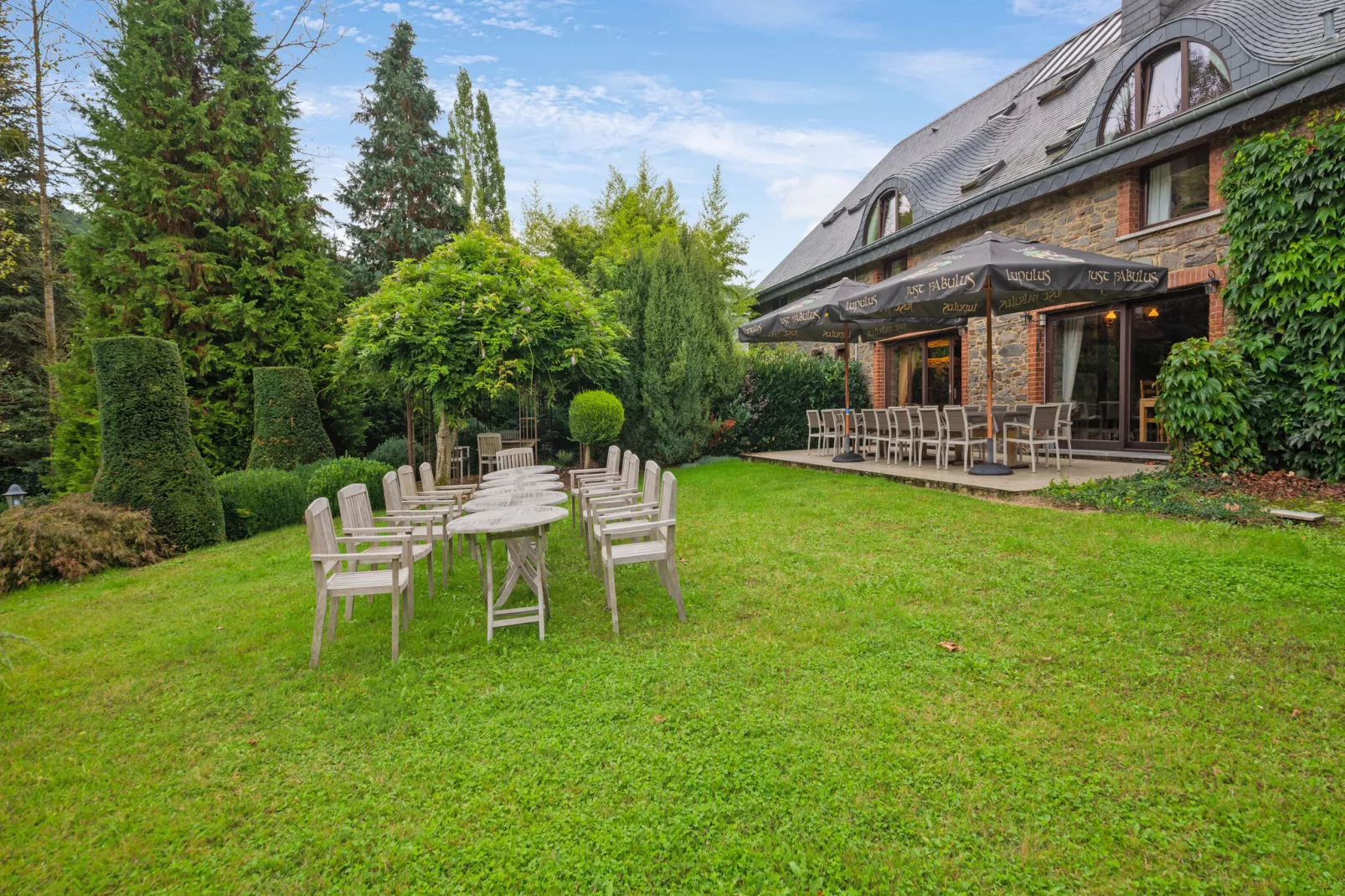 Relais de l' Ourthe-Buitenkant zomer