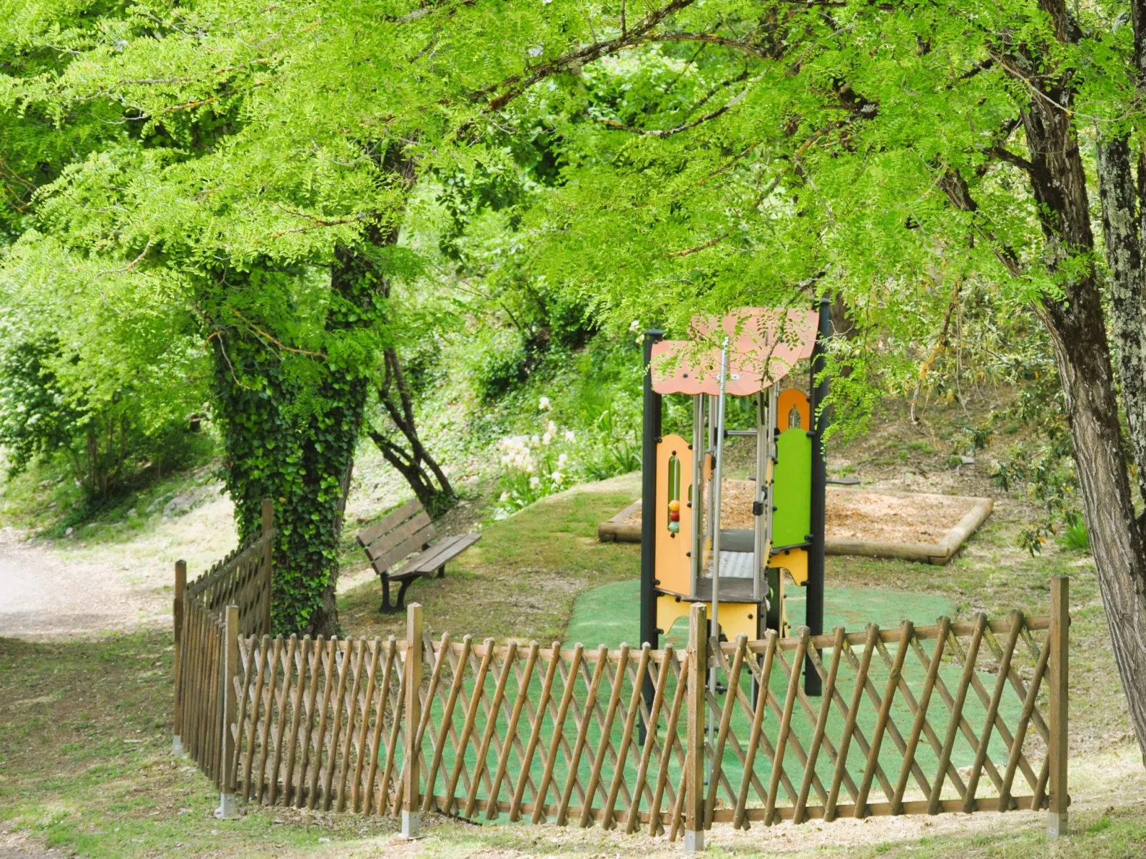 Domaine des Cazelles-Buiten