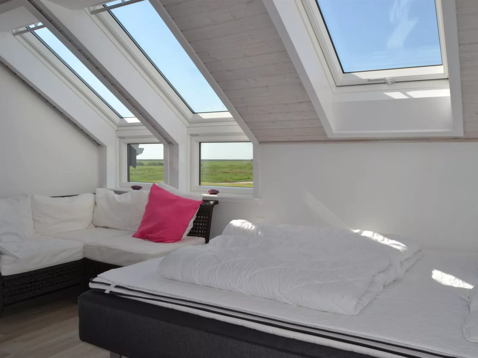 "Drita" - 2.3km from the sea-Binnen