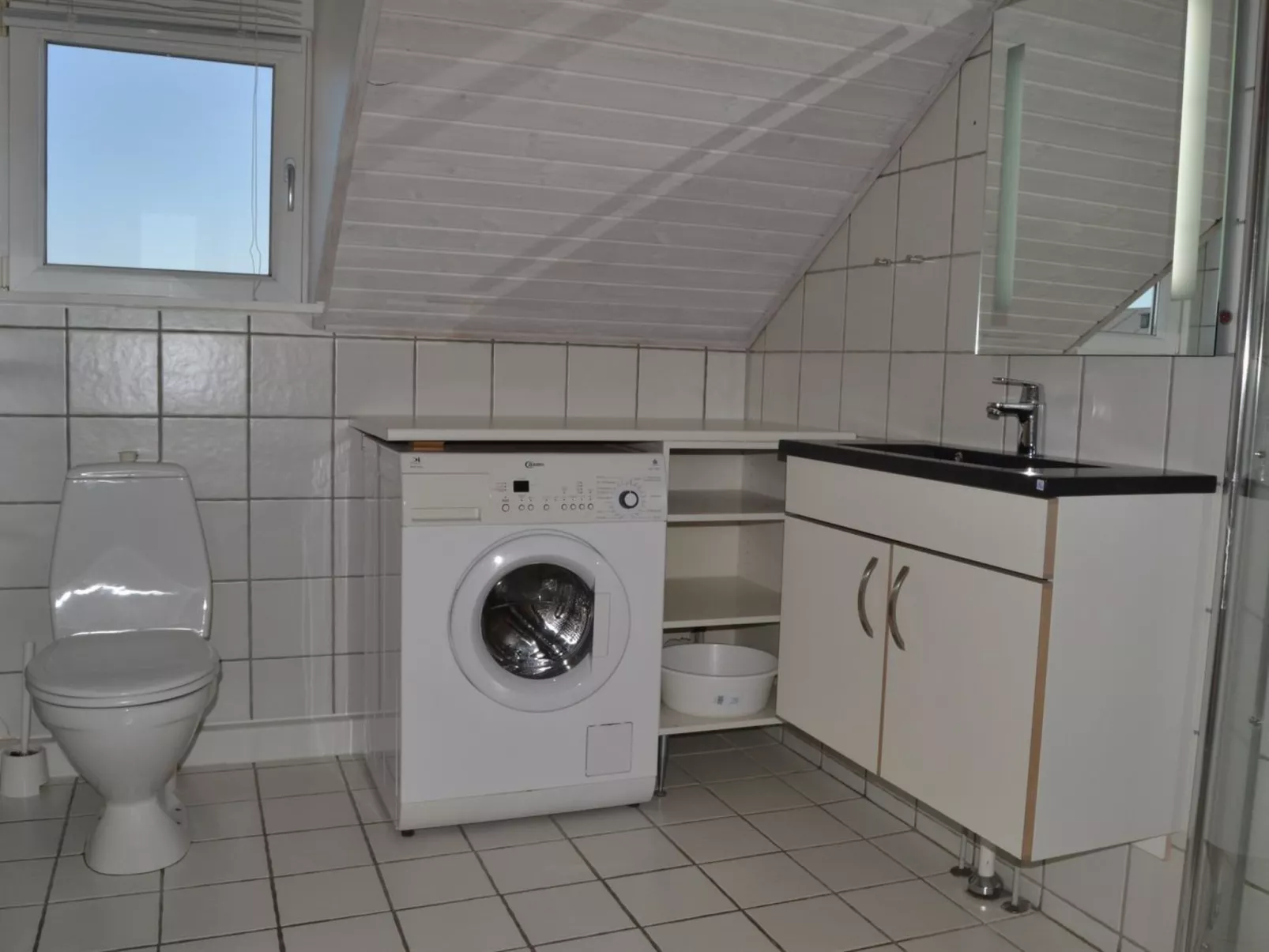 "Drita" - 2.3km from the sea-Binnen