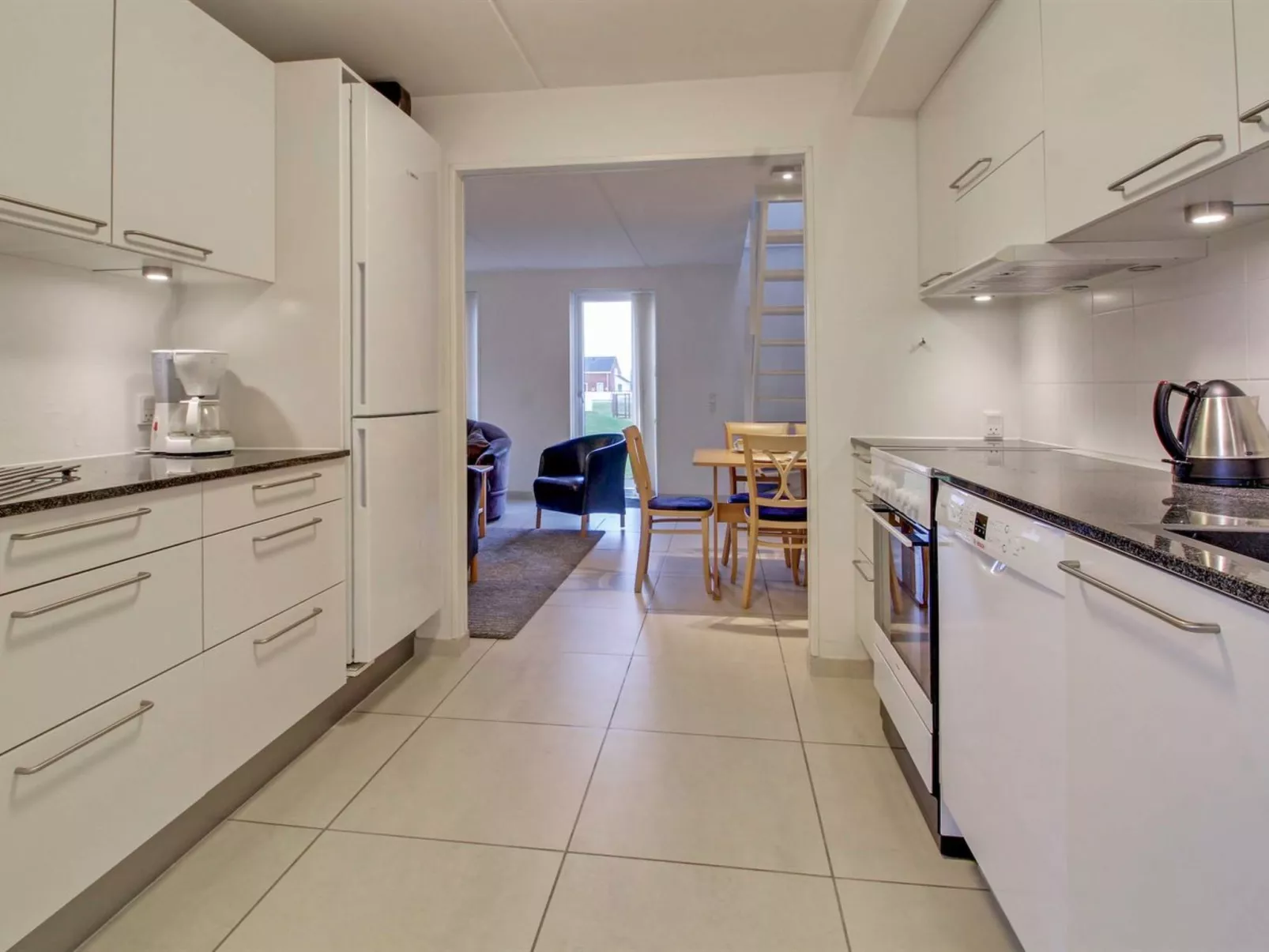"Daya" - 2.3km from the sea-Binnen