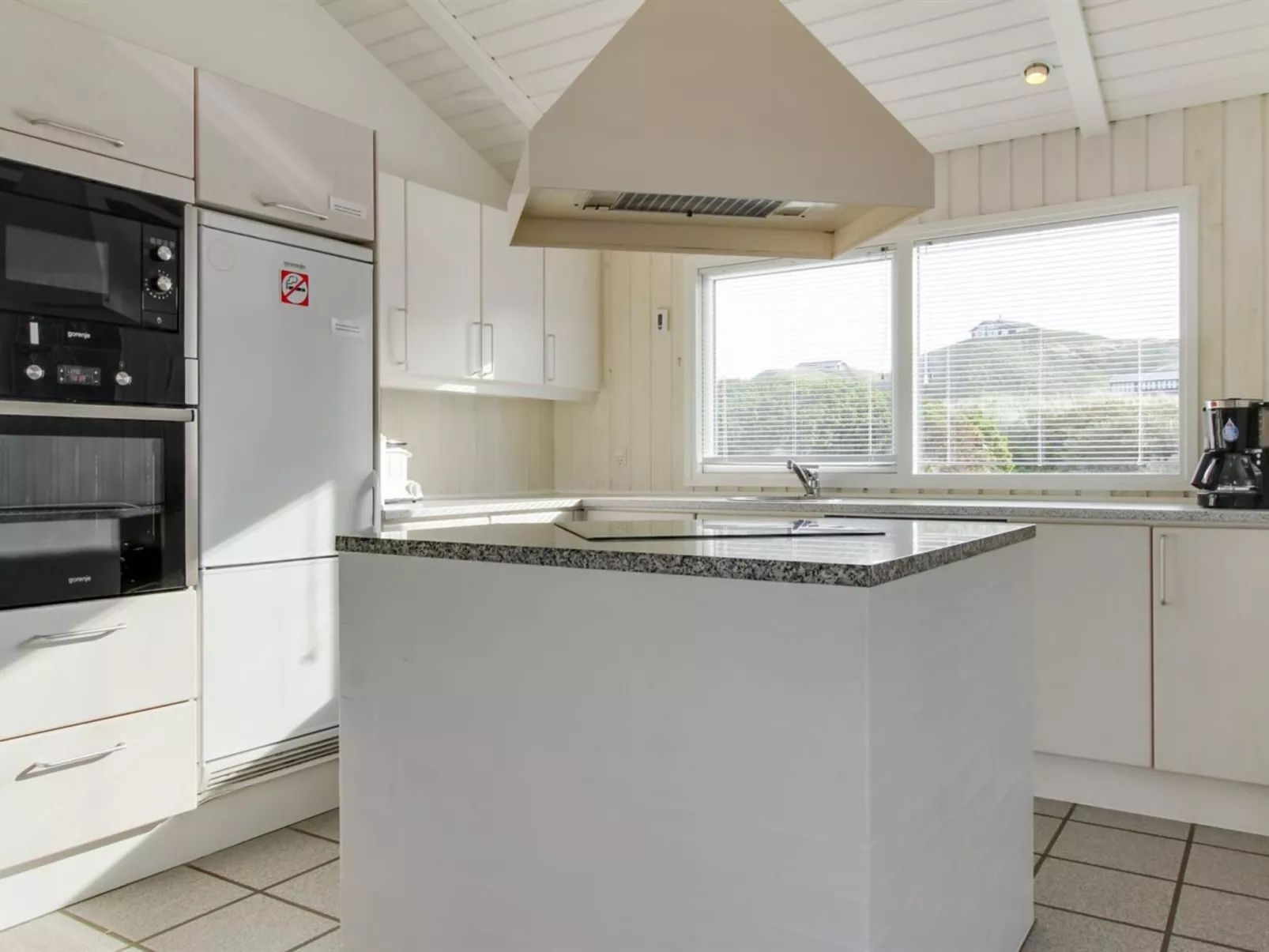 "Avni" - 200m from the sea-Binnen