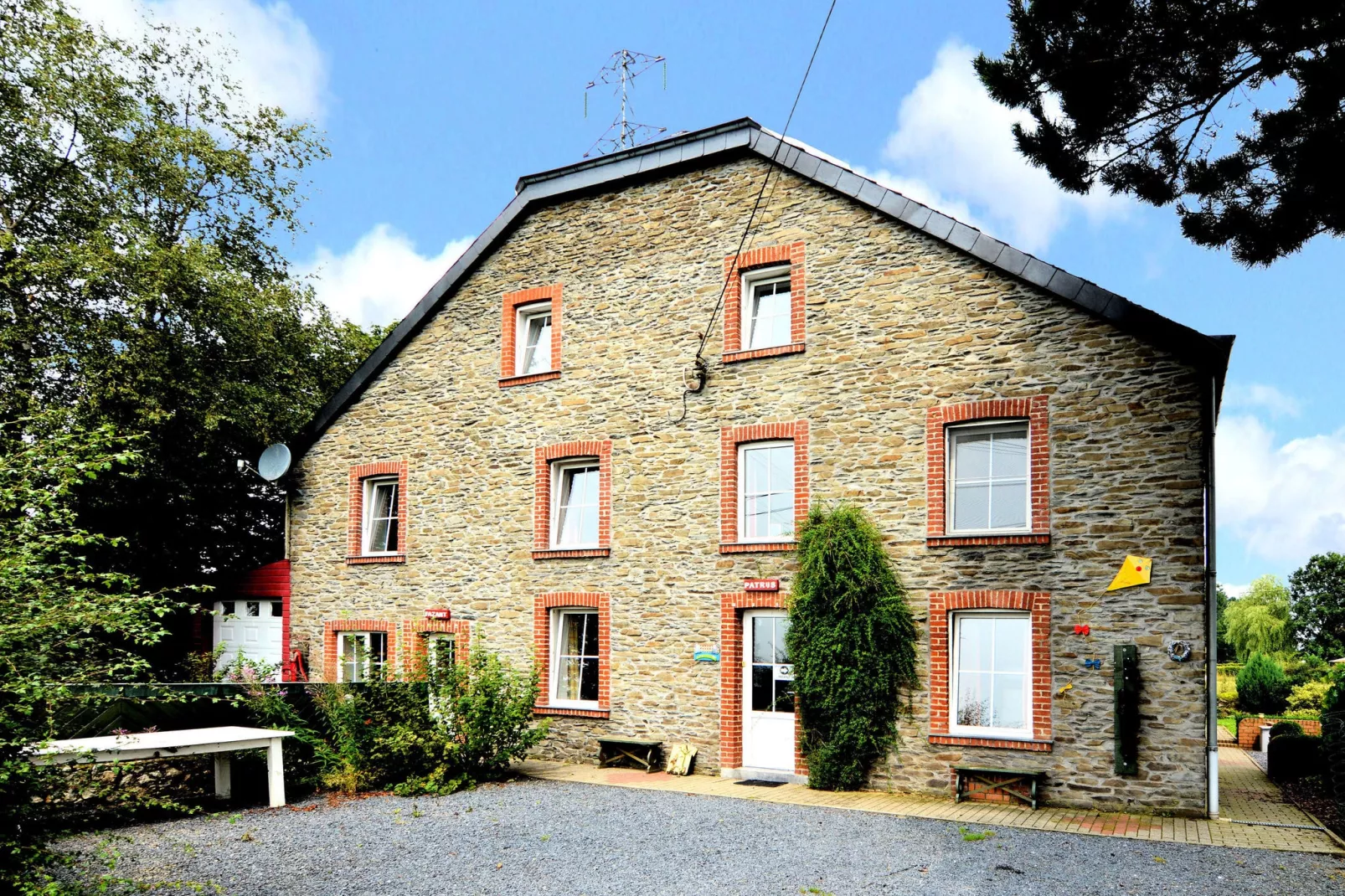 VillaRoche Le Gîte-Buitenkant zomer