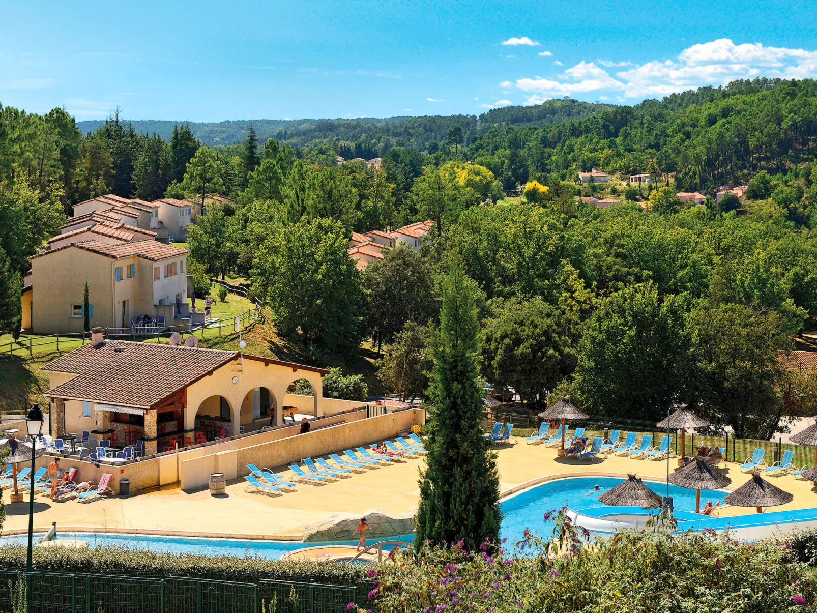 Les Hauts de Salavas-Buiten