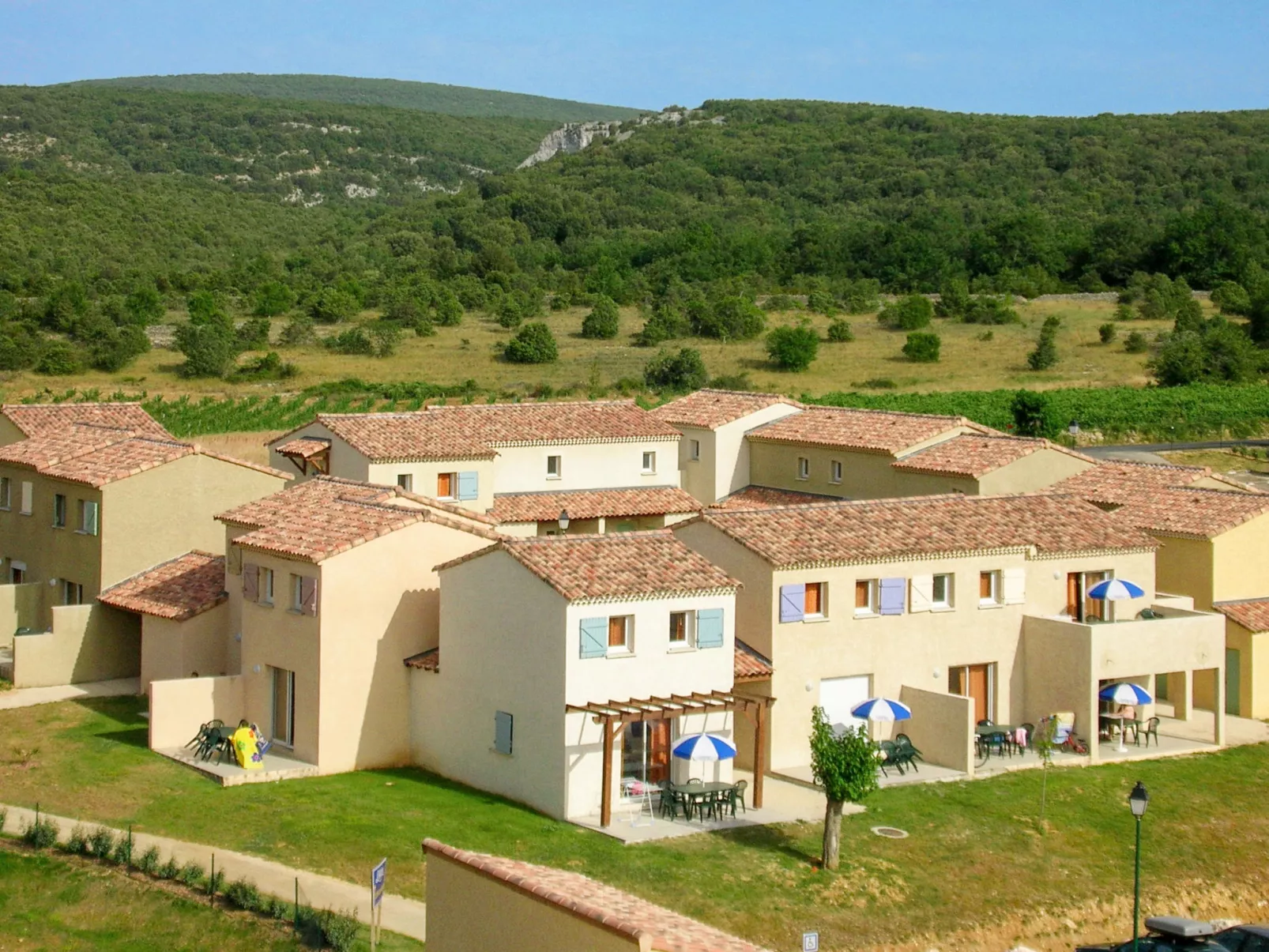 Les Hauts de Salavas-Buiten