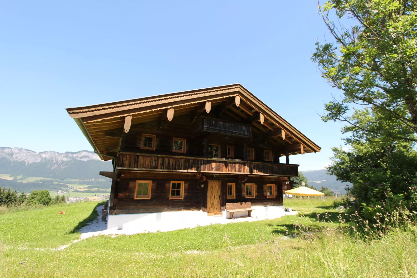 Berghof Webern-Buitenkant zomer
