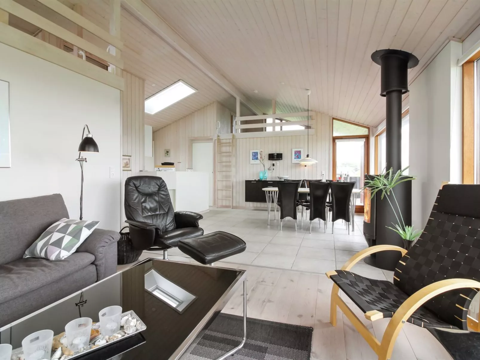"Yma" - 200m from the sea