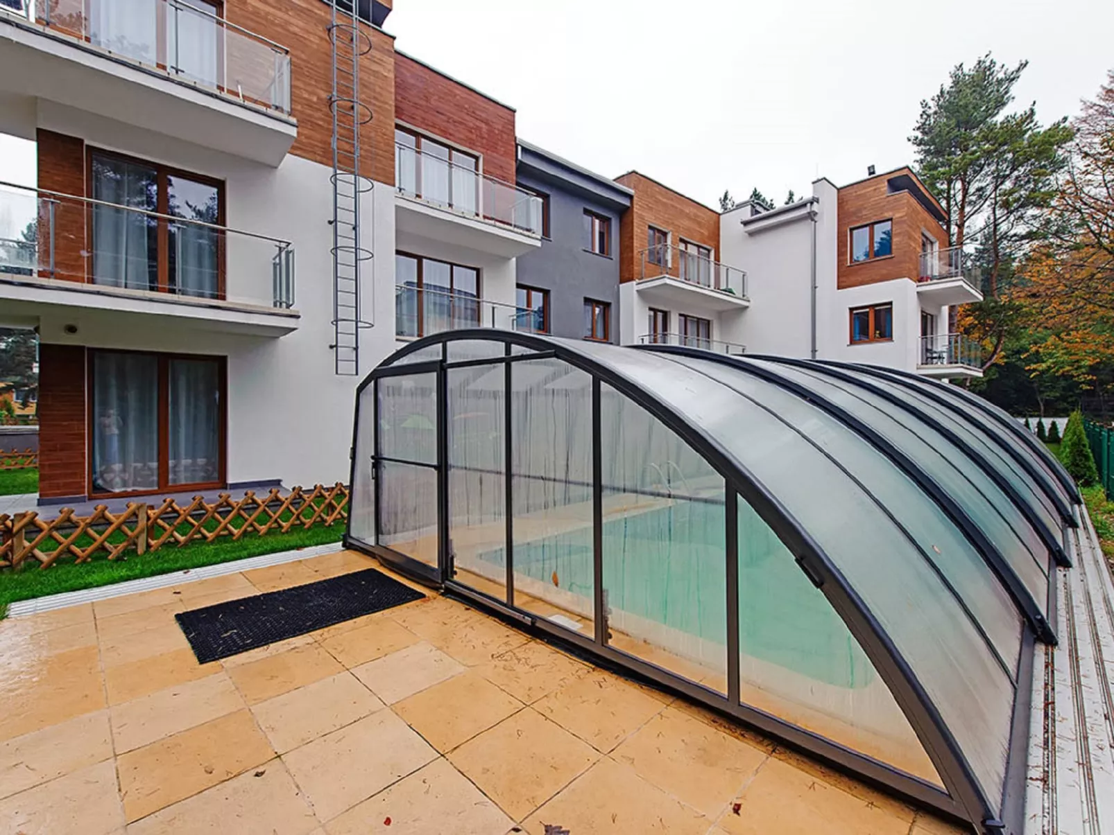 Cztery Pory Roku-Buiten