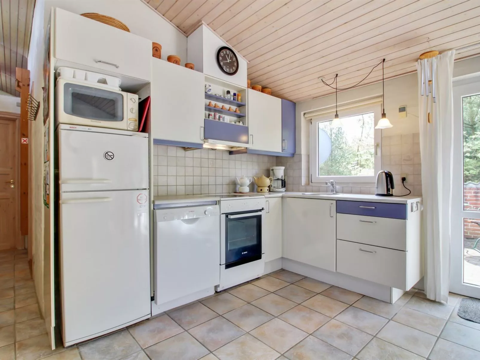 "Elsy" - 2.6km from the sea-Binnen