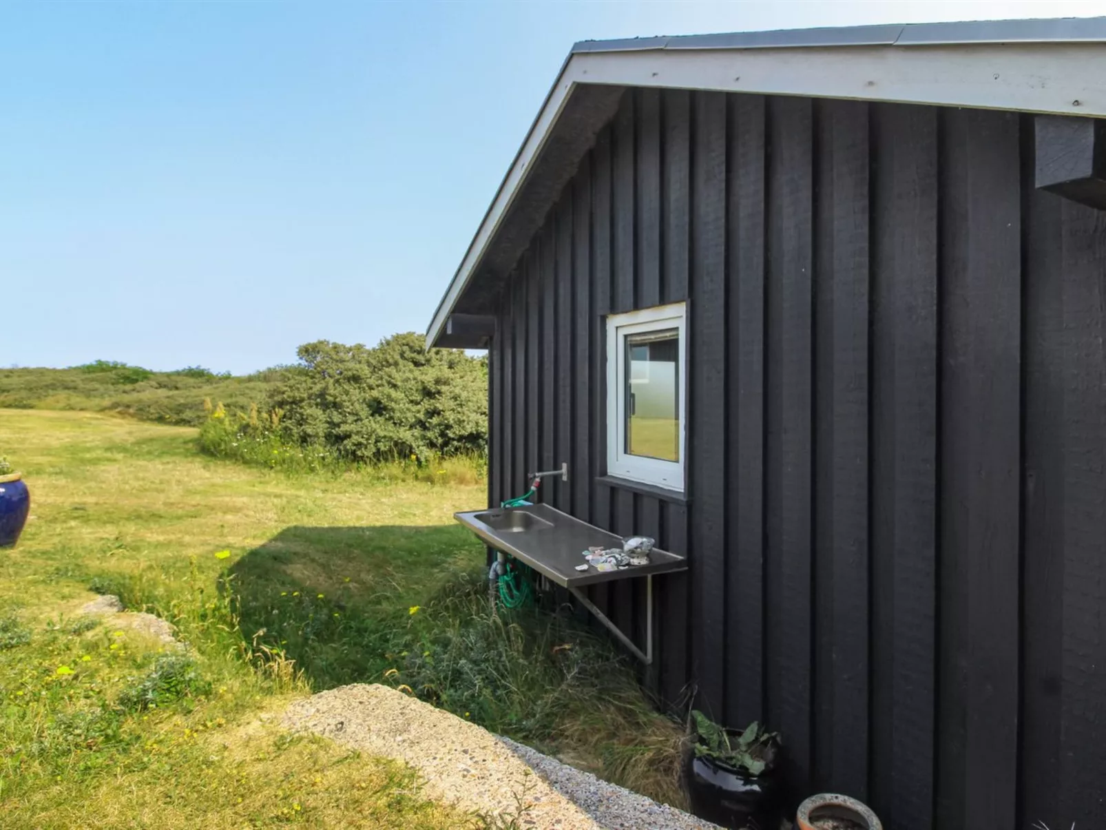 "Harry" - 100m from the sea-Binnen