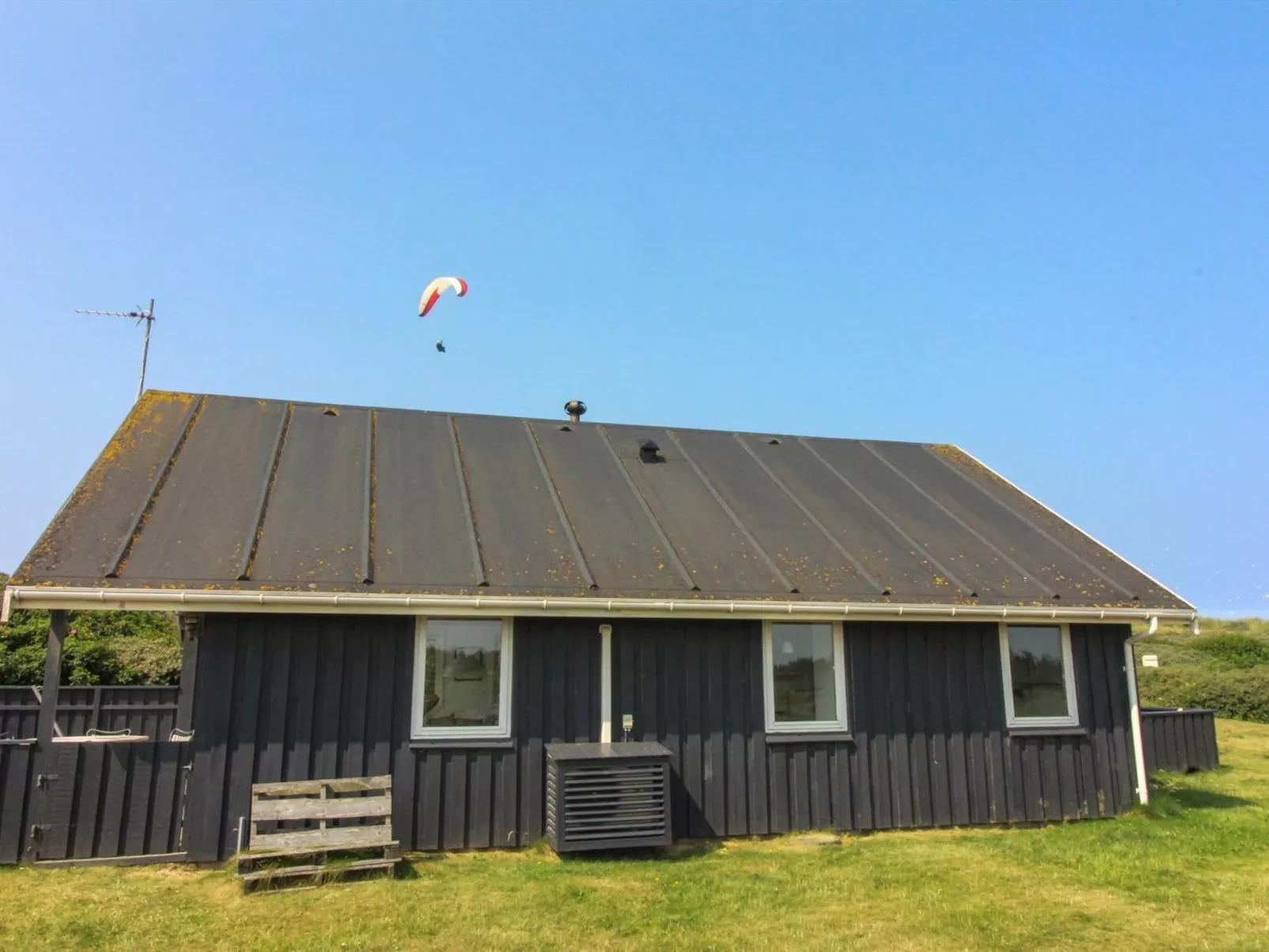 "Harry" - 100m from the sea-Buiten