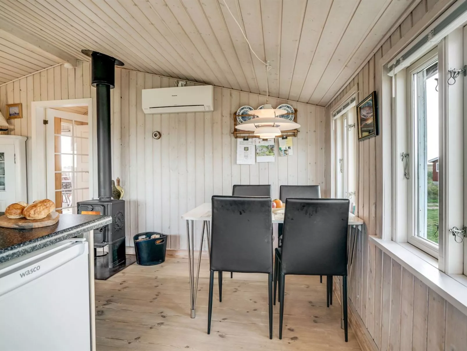 "Mortensen" - 350m from the sea-Binnen