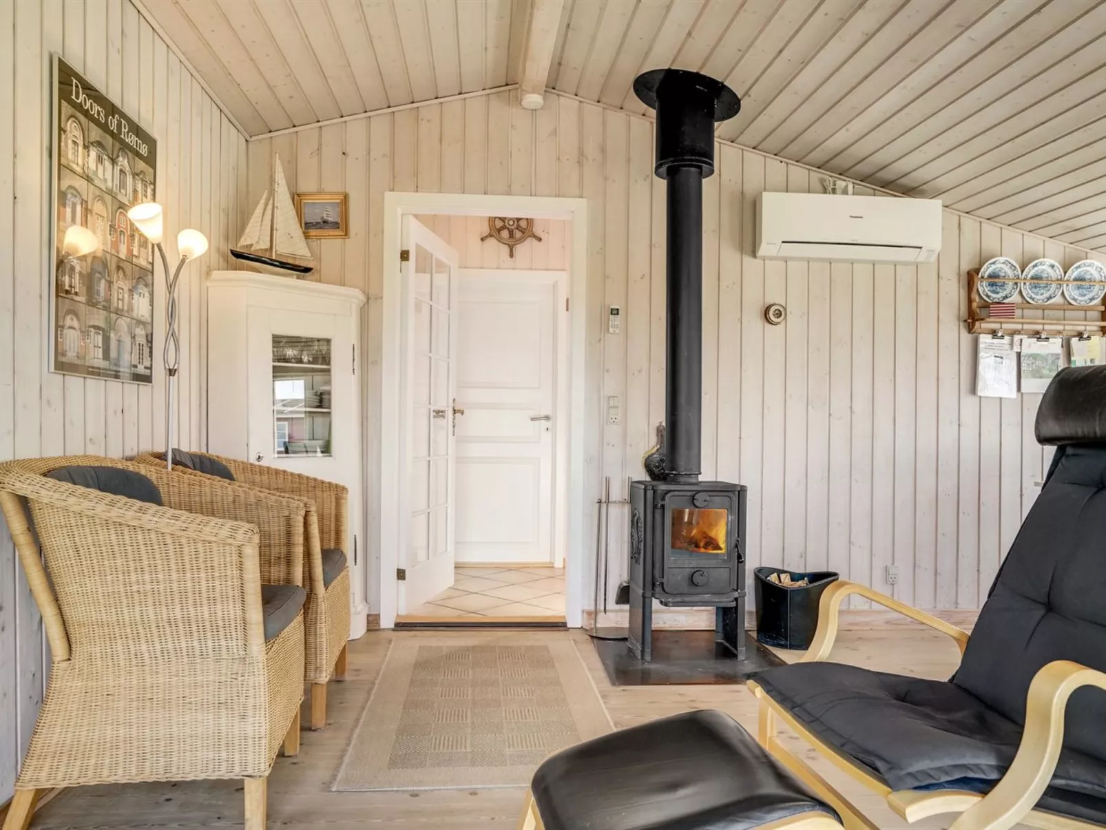"Mortensen" - 350m from the sea-Binnen