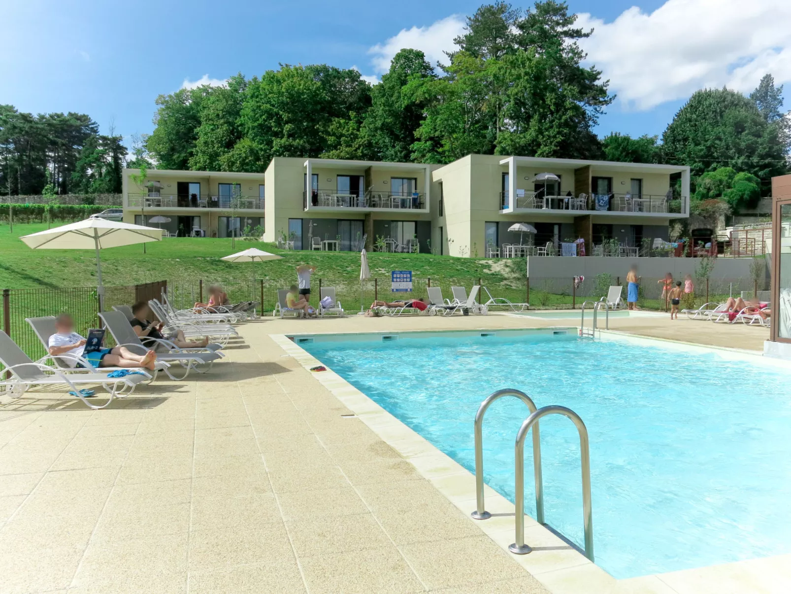 Le Clos Saint Michel-Buiten