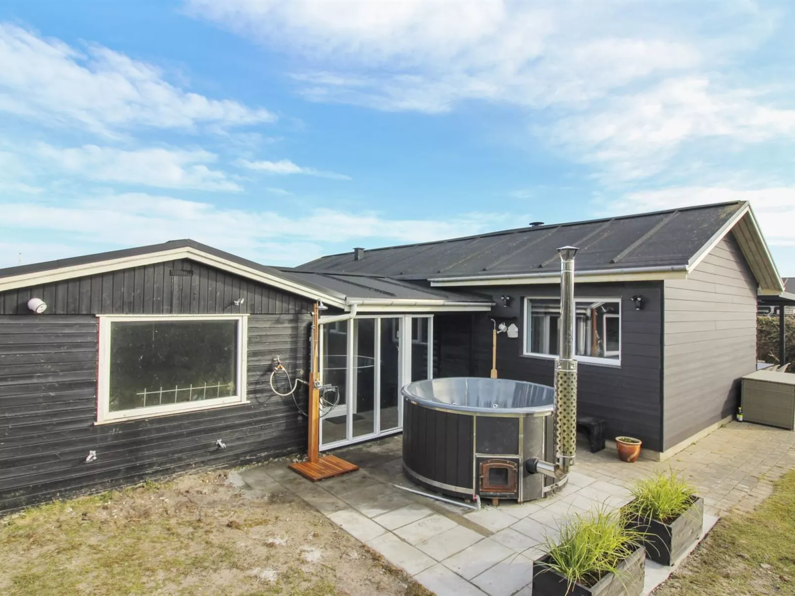 "Jespar" - 300m from the sea-Buiten
