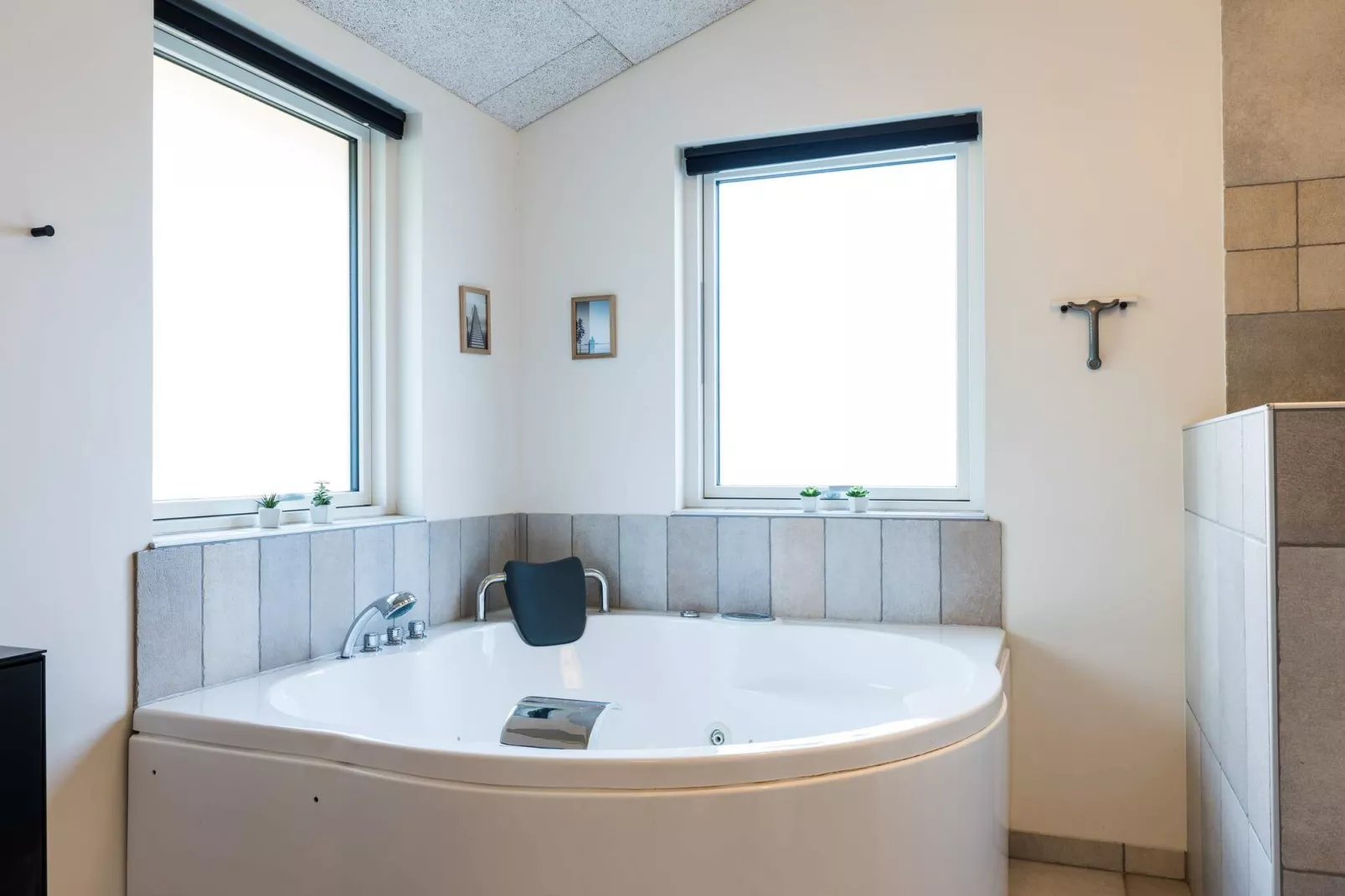 Luxe toevluchtsoord in Henne Strand-By Traum-Spa