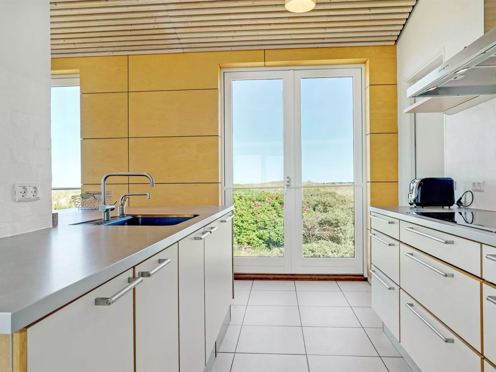 "Tinea" - 50m from the sea-Binnen