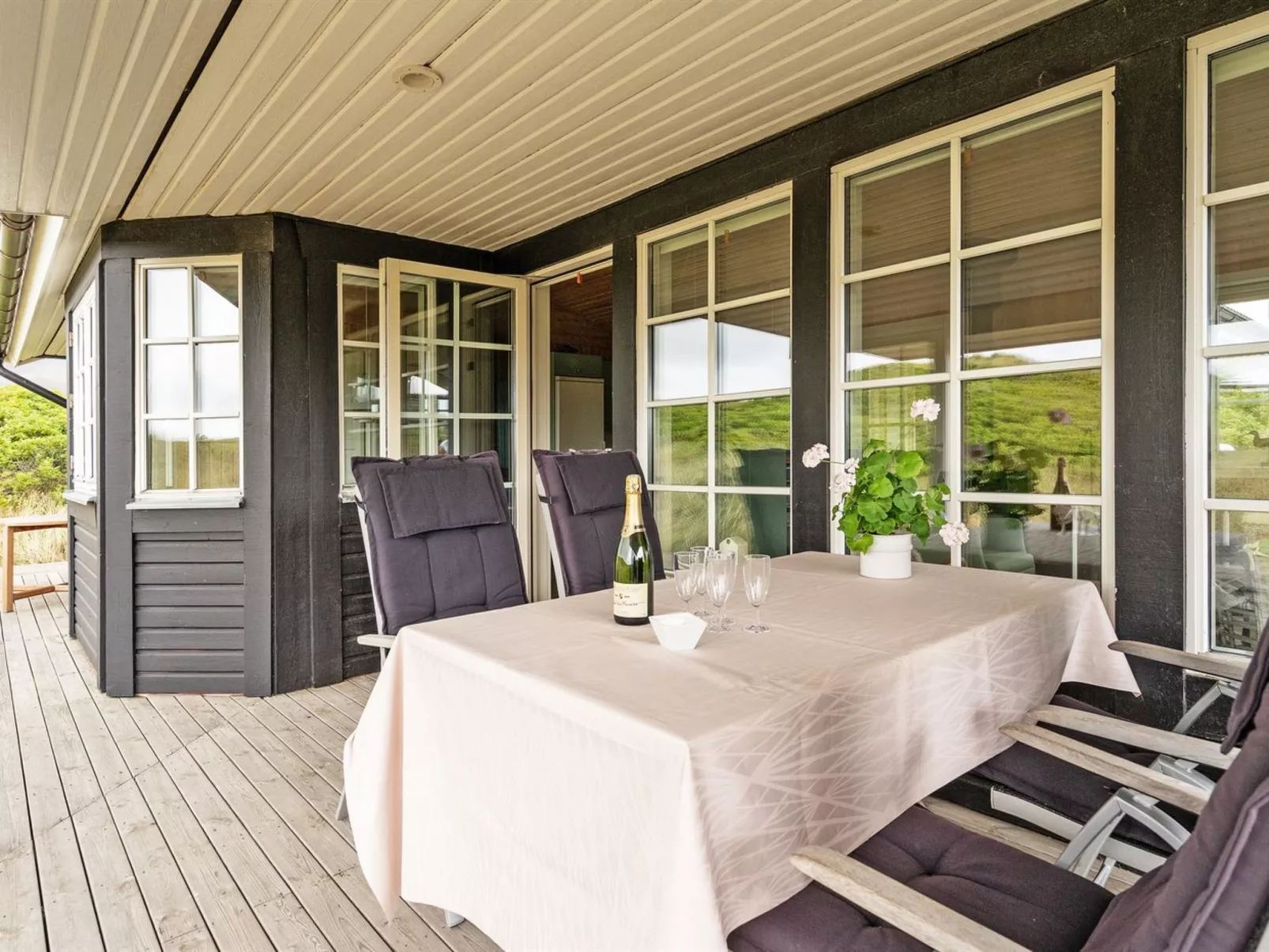 "Aise" - 75m from the sea-Binnen