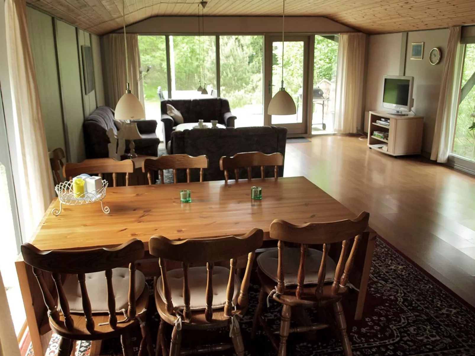 "Jahn" - 2km from the sea-Binnen