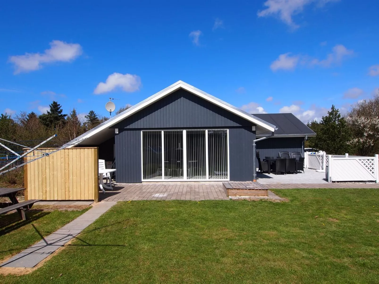 "Emmarenze" - 400m from the sea-Buiten