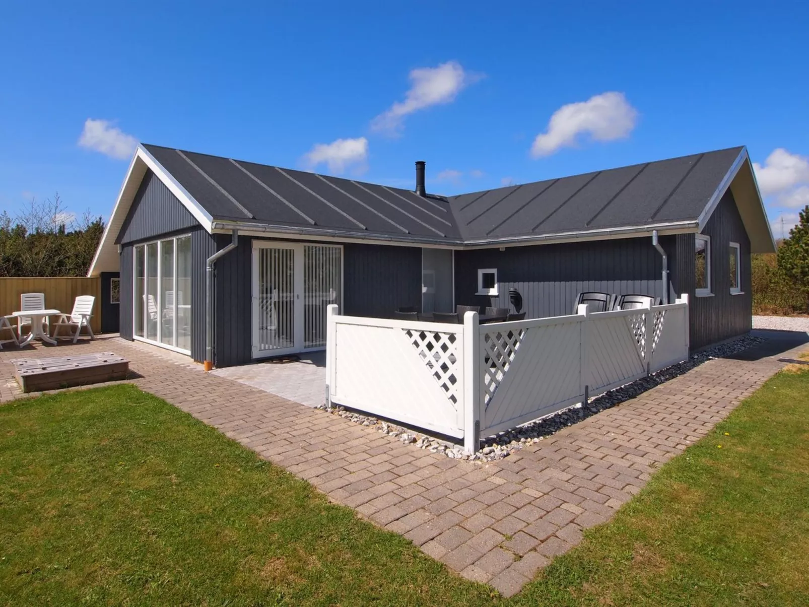 "Emmarenze" - 400m from the sea-Buiten