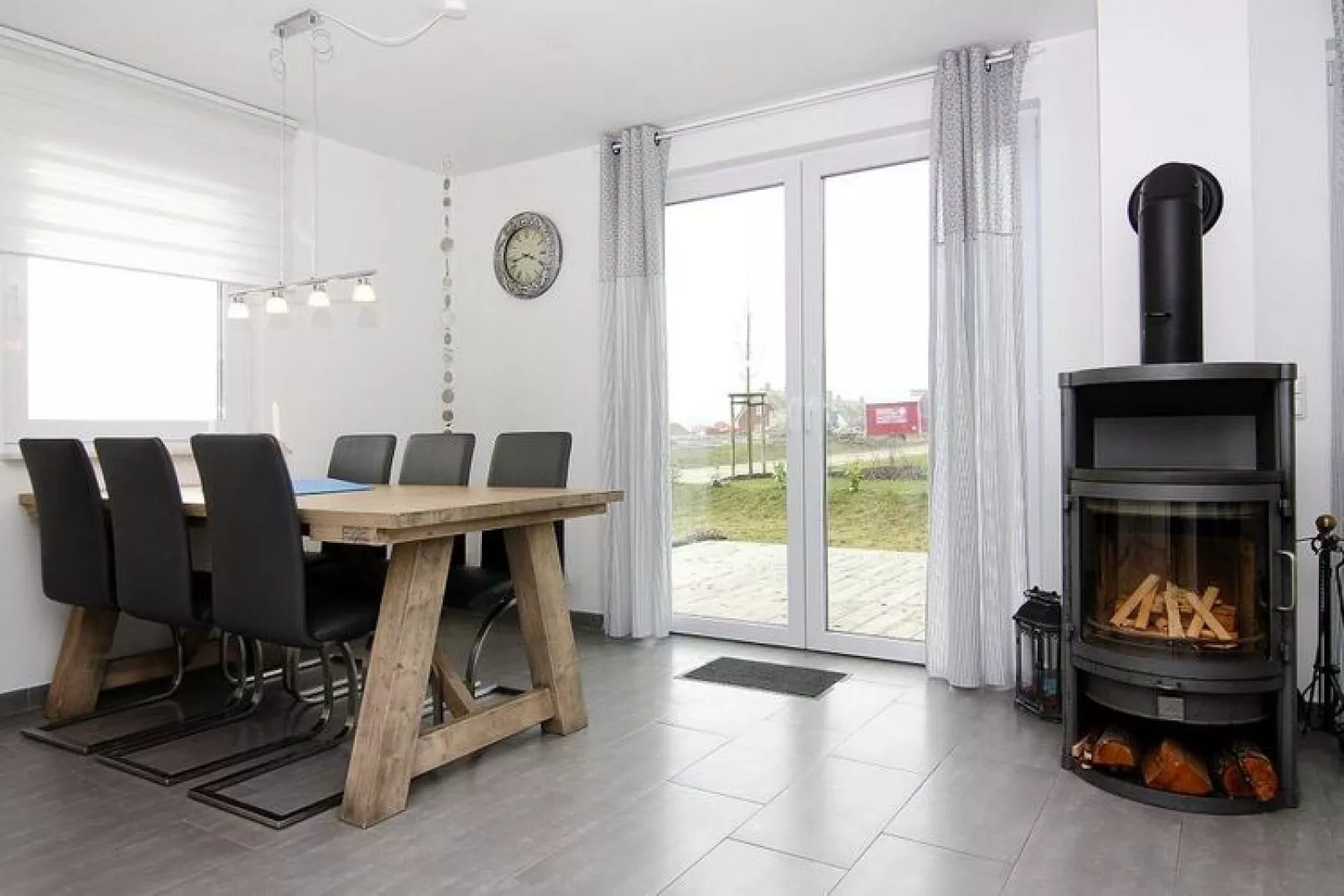 Ferienhaus de Poeler Drift Zierow 4 Personen-Eetkamer