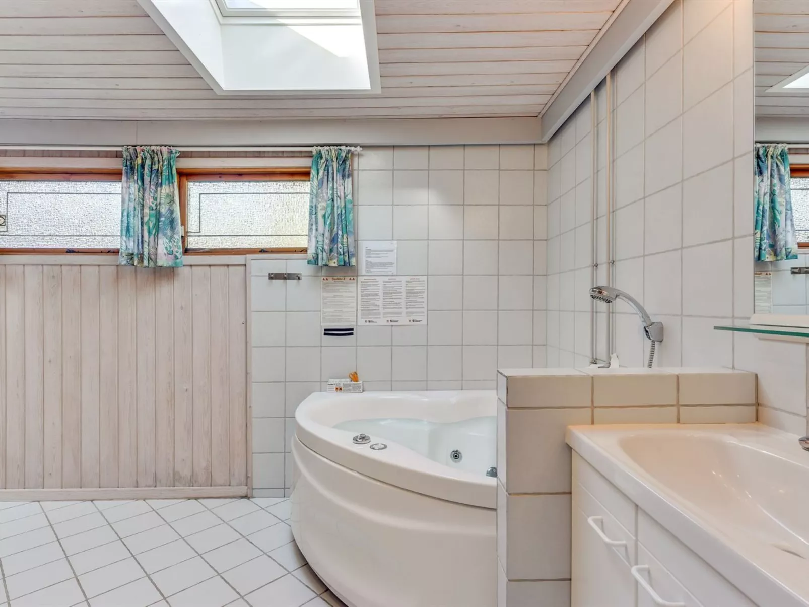 "Eliane" - 4km from the sea-Binnen