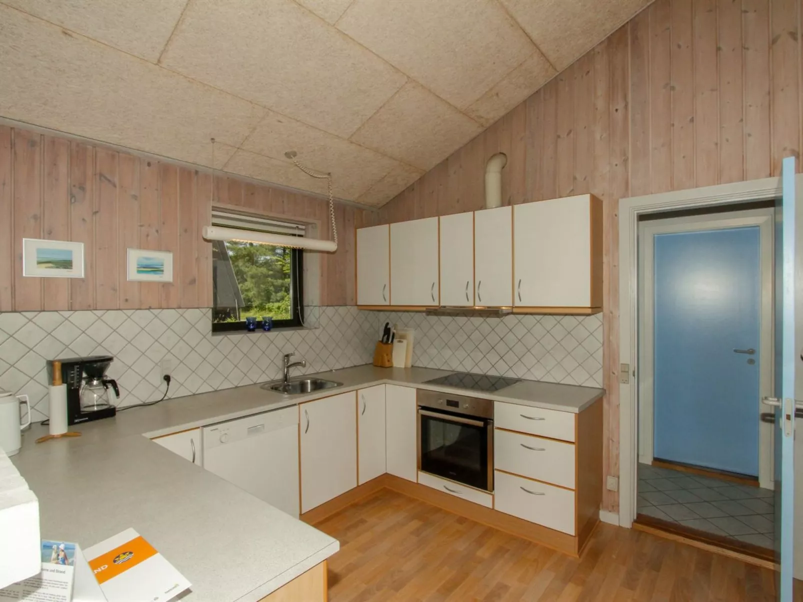 "Henny" - 1.5km from the sea-Binnen