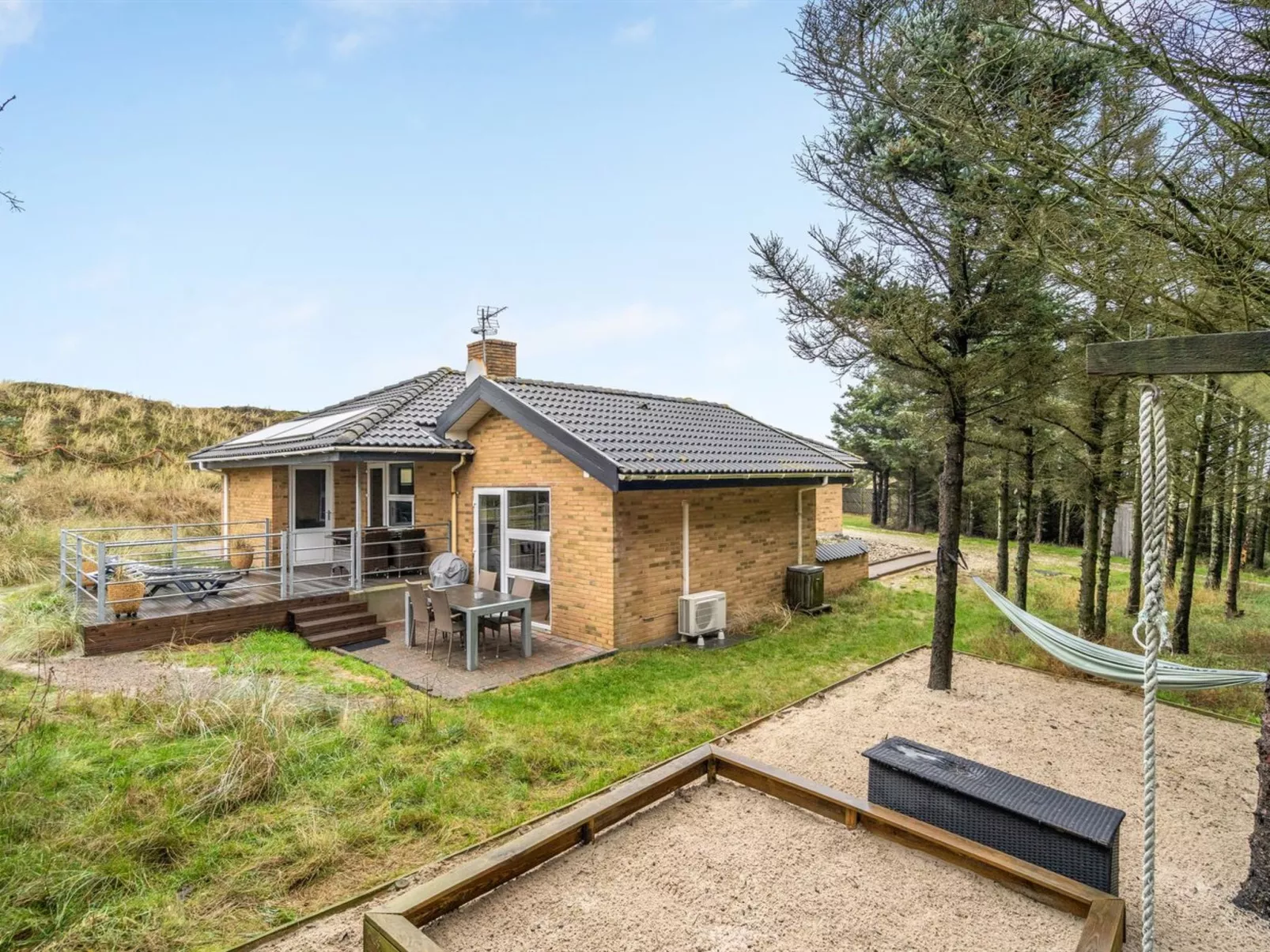 "Ewy" - 300m from the sea-Binnen