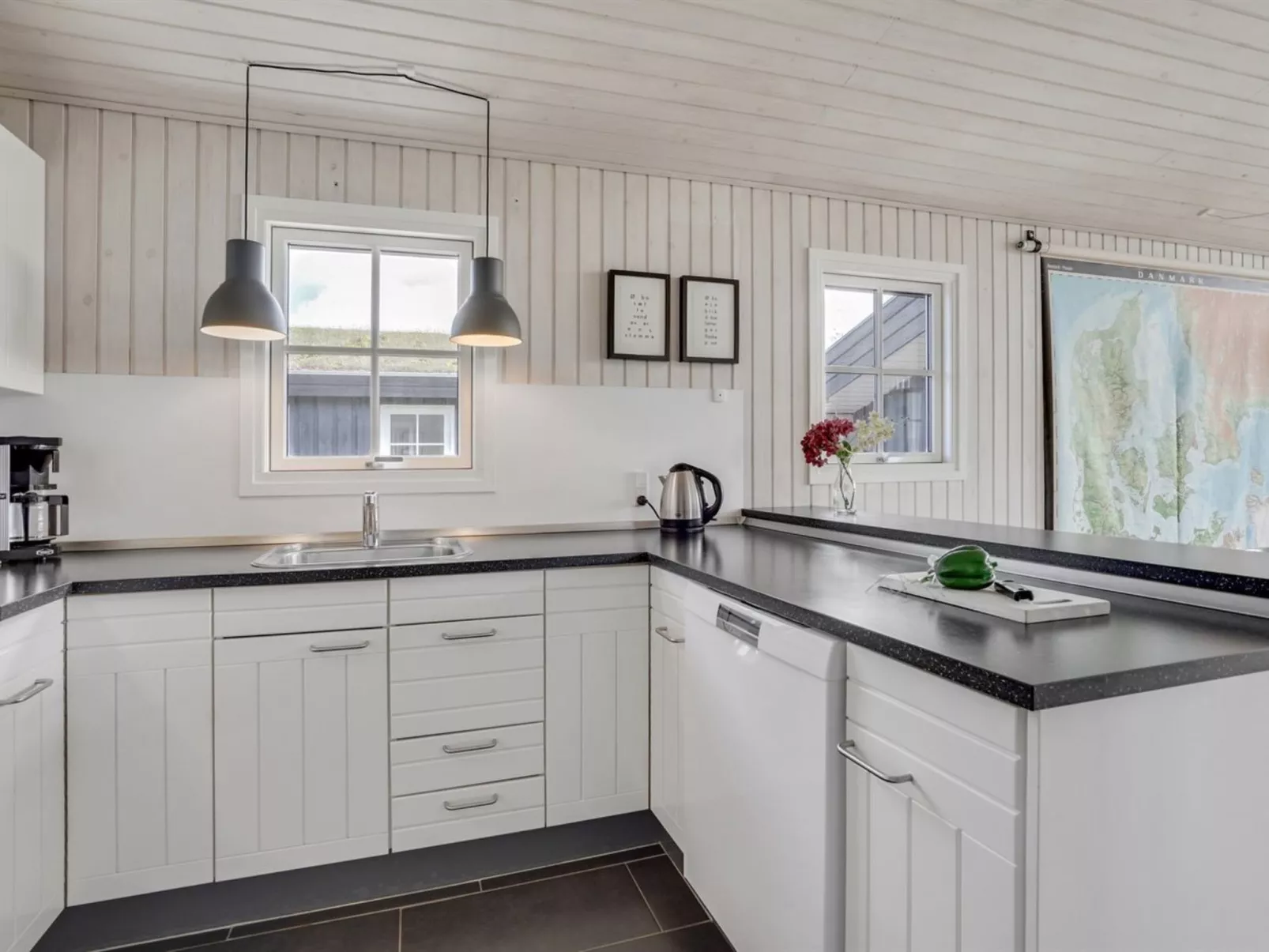 "Driss" - 500m from the sea-Binnen