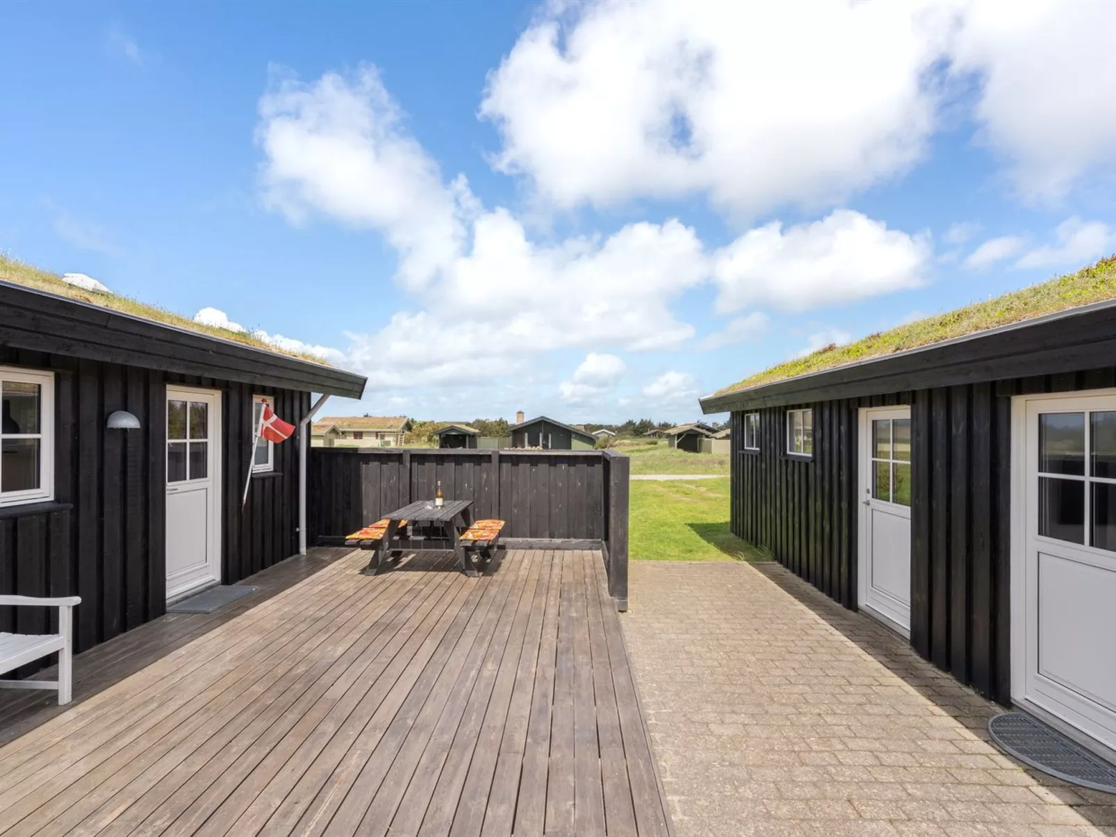 "Driss" - 500m from the sea-Buiten