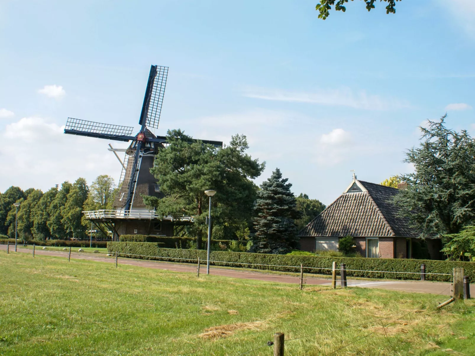 Onder De Eiken-Image-tags.outside