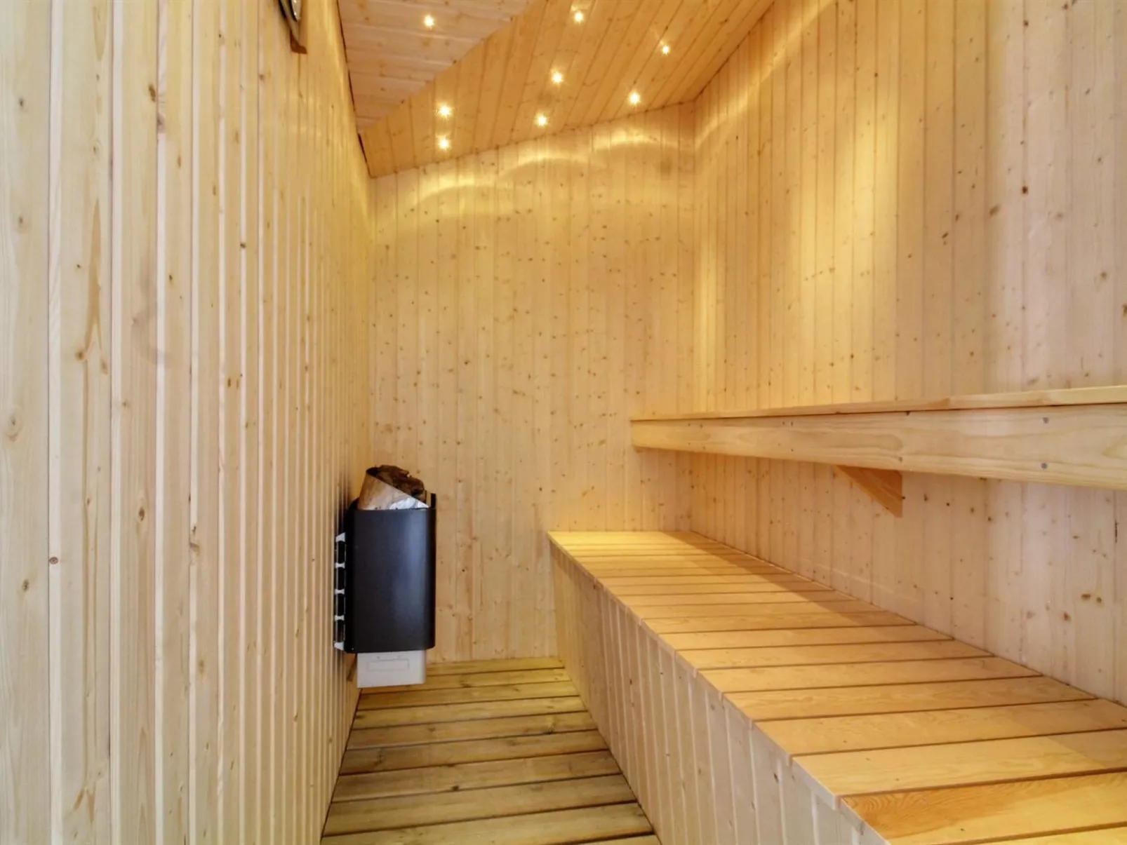 "Sirka" - 200m from the sea-Binnen