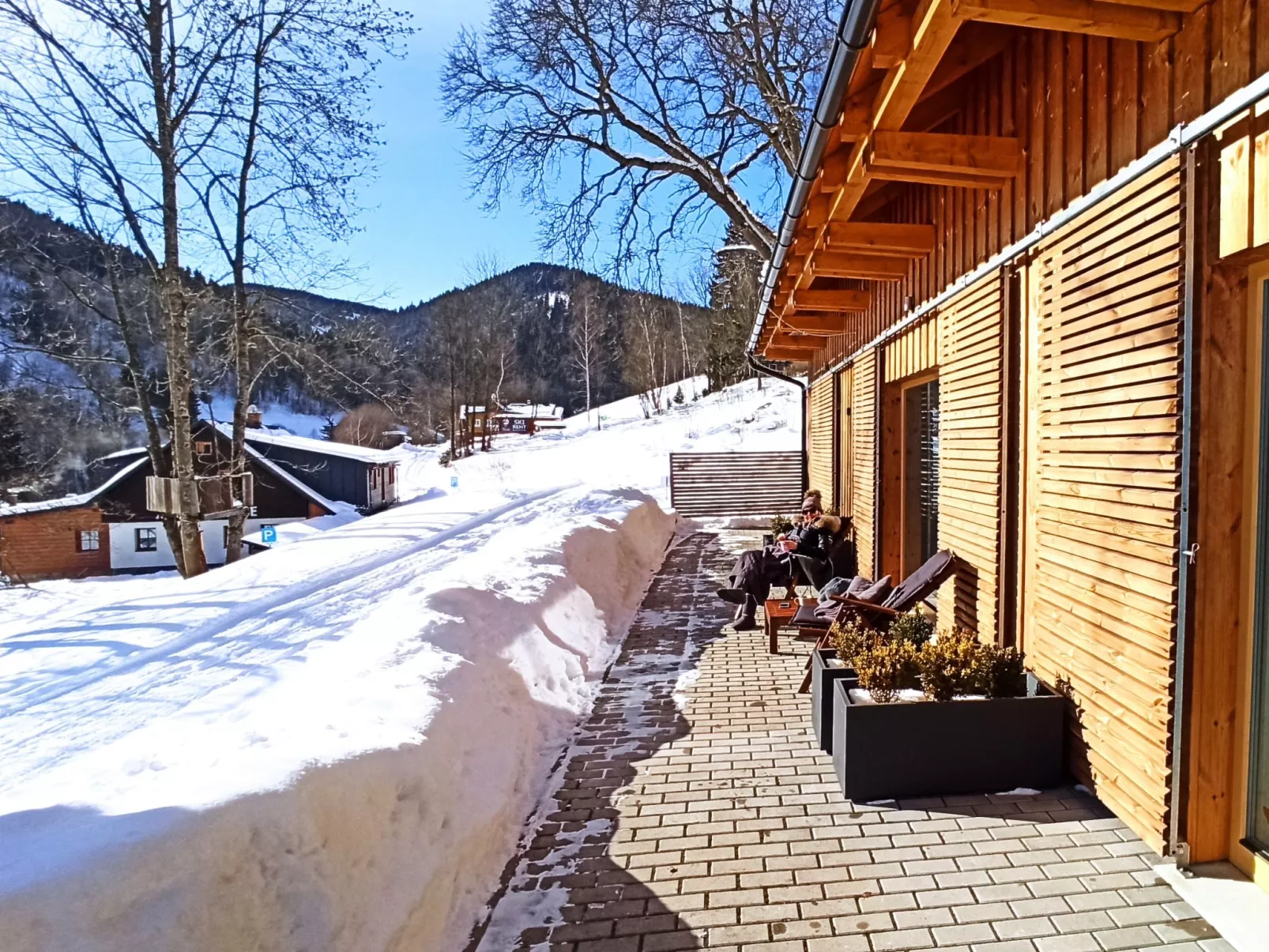 Ski-In Ski-Out Mountain Duplex Portášky3-Buiten