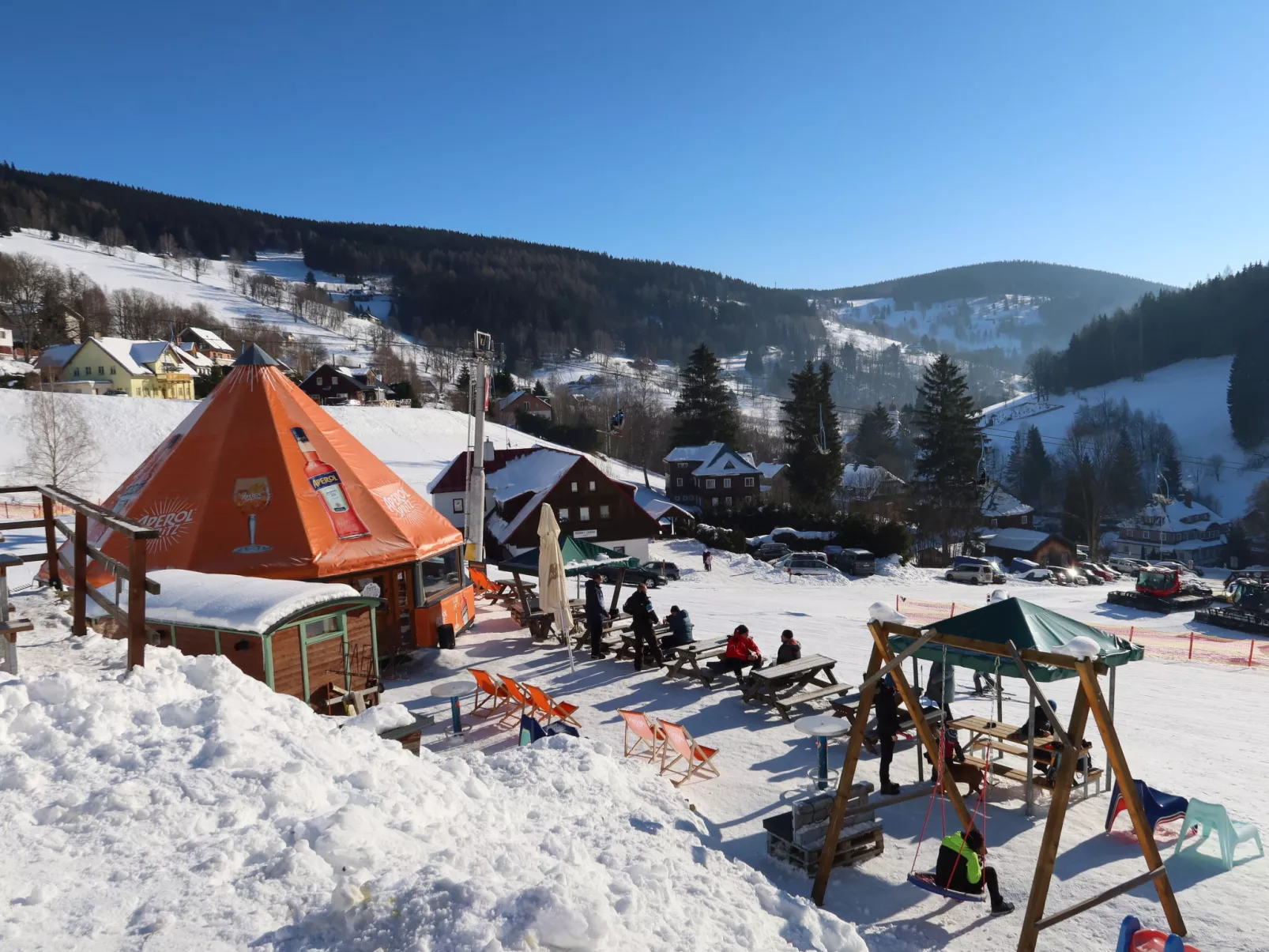 Ski-In Ski-Out Mountain Duplex Portášky3-Buiten