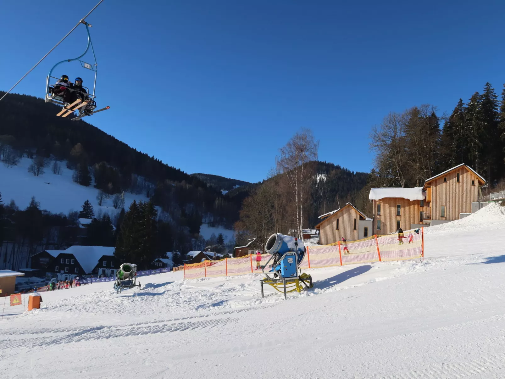 Ski-In Ski-Out Mountain Duplex Portášky3-Buiten