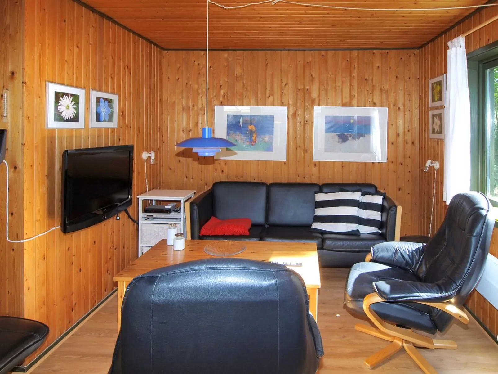"Ellinor" - 300m from the sea-Binnen