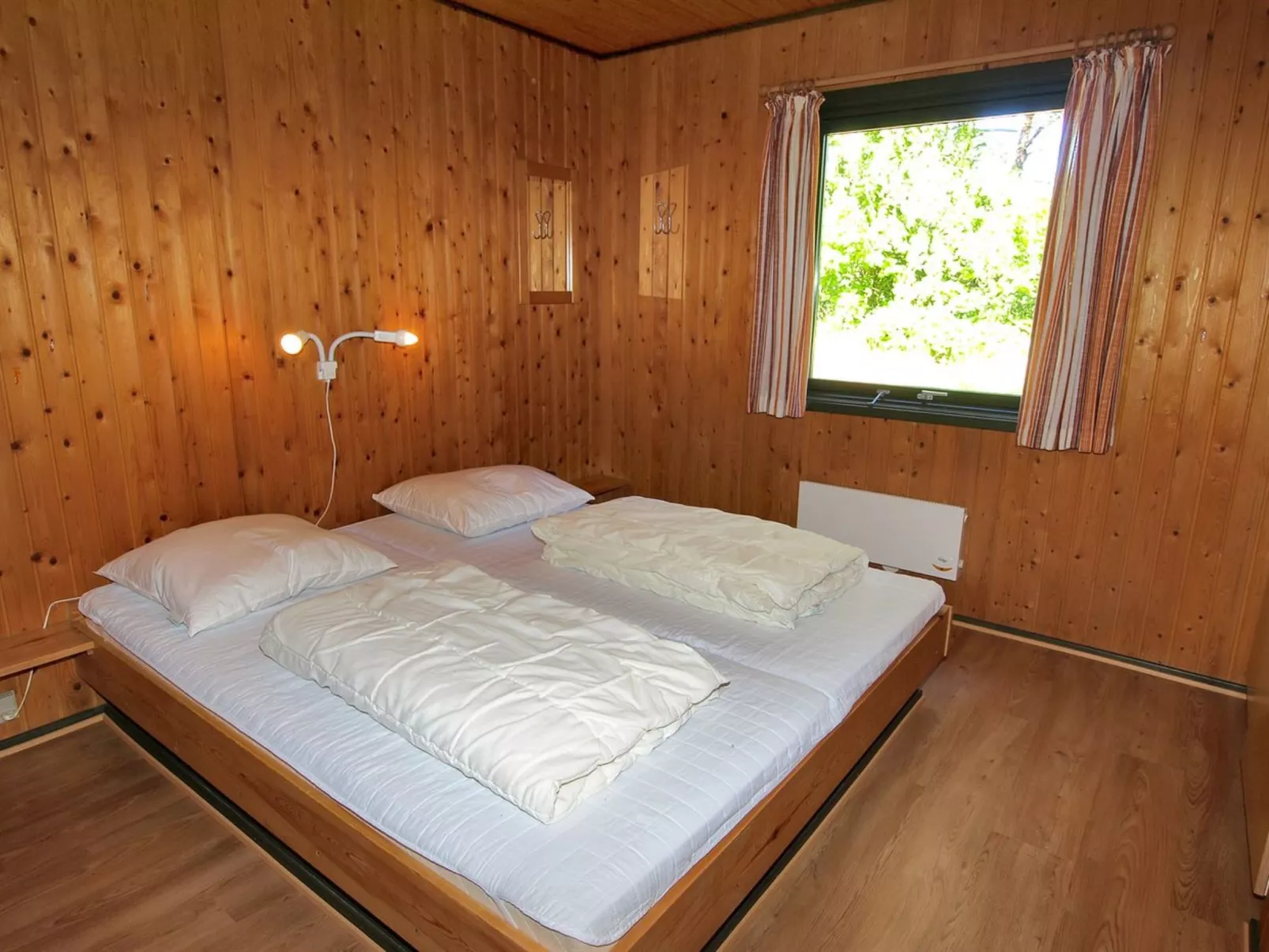 "Ellinor" - 300m from the sea-Binnen