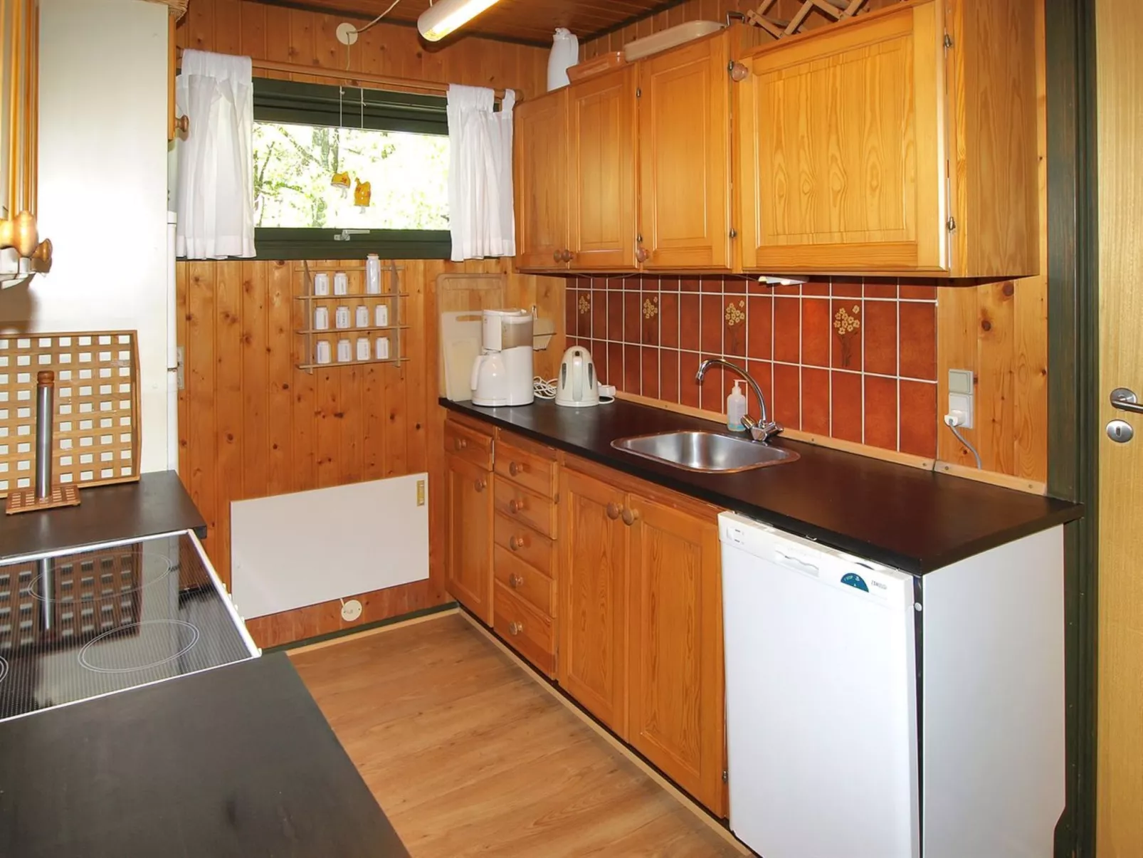 "Ellinor" - 300m from the sea-Binnen