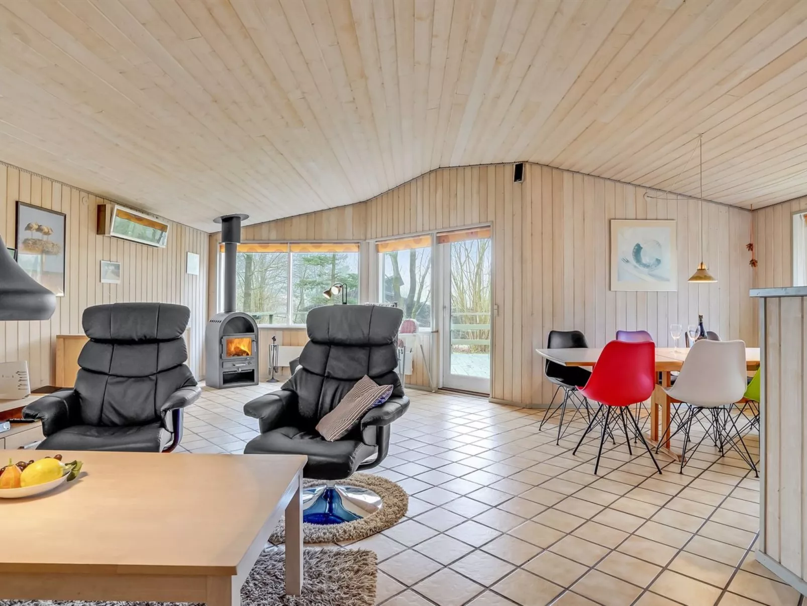 "Joonatan" - 30km from the sea-Binnen