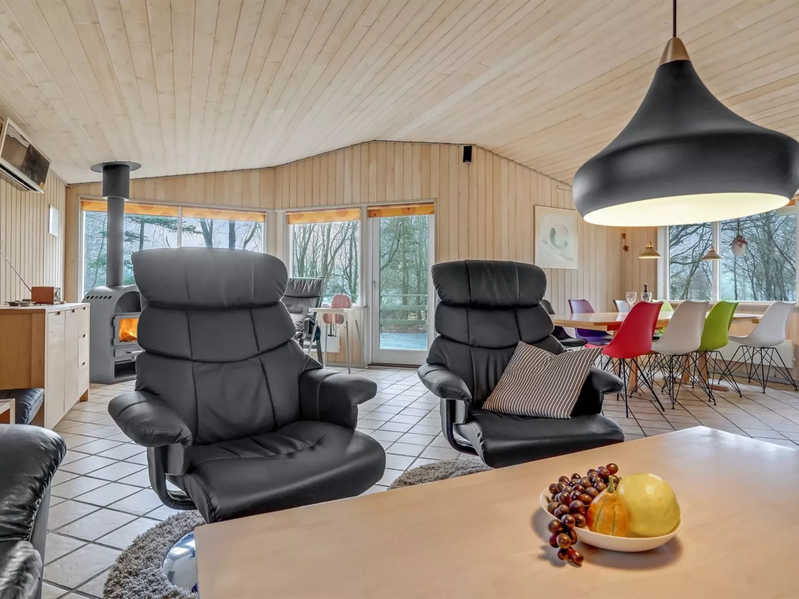 "Joonatan" - 30km from the sea-Binnen