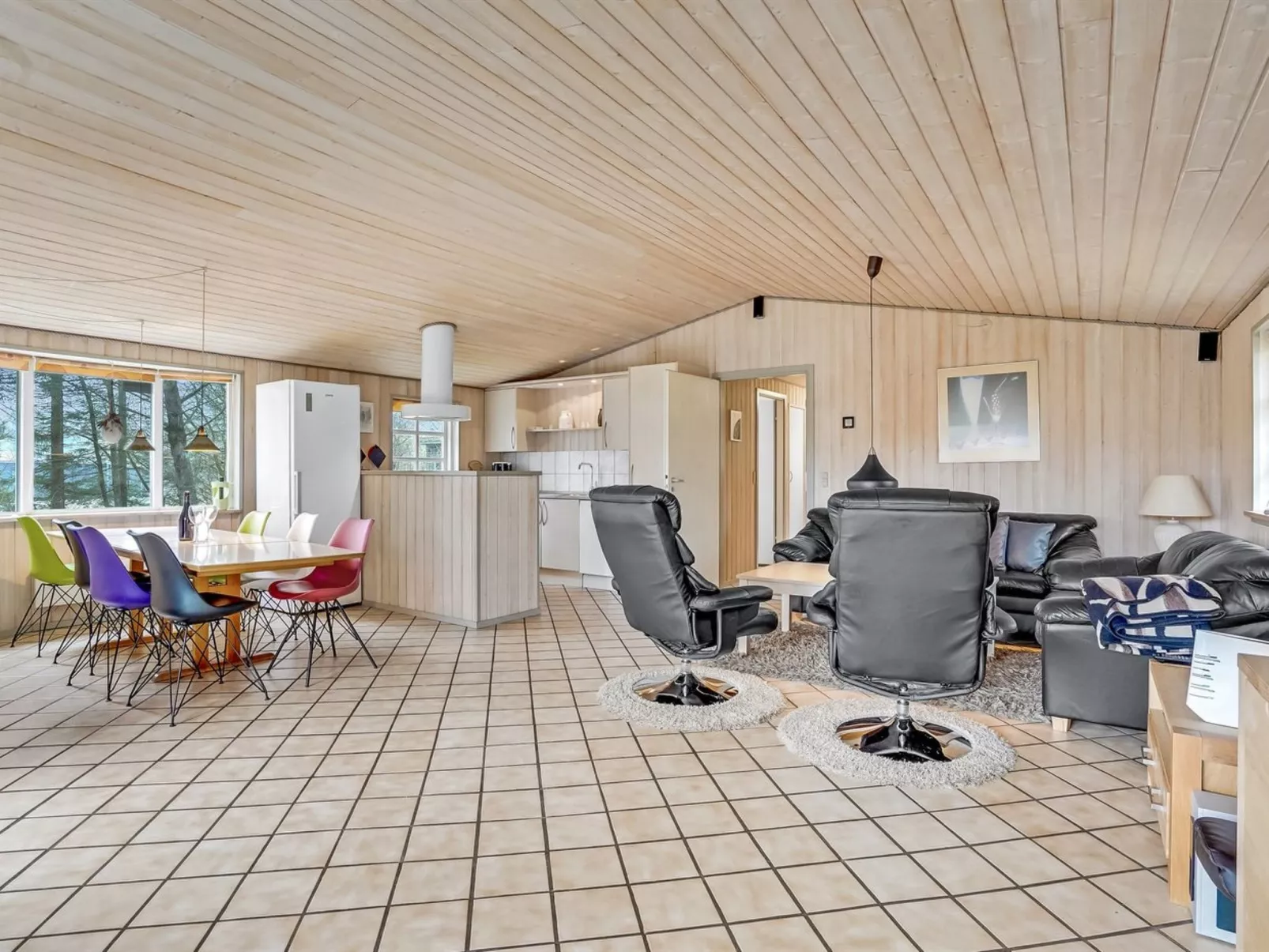 "Joonatan" - 30km from the sea-Binnen