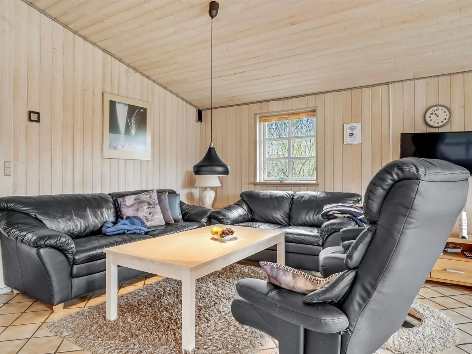 "Joonatan" - 30km from the sea-Binnen