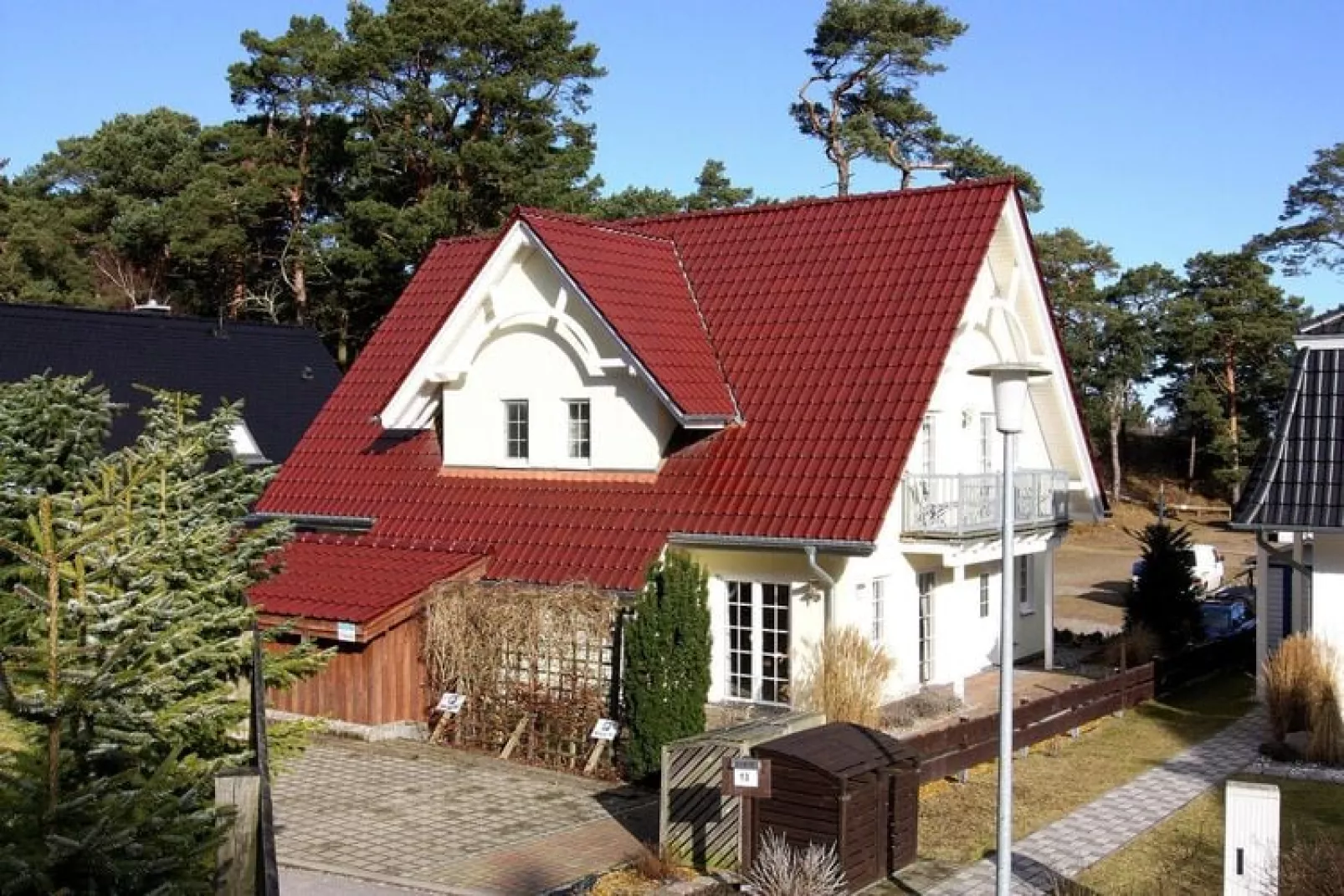 DHH Bernsteinhaus links-Buitenkant zomer