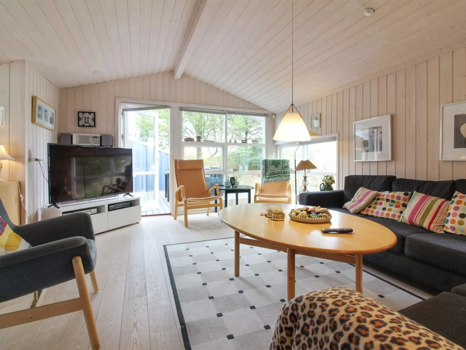 "Thanee" - 1.7km from the sea-Binnen