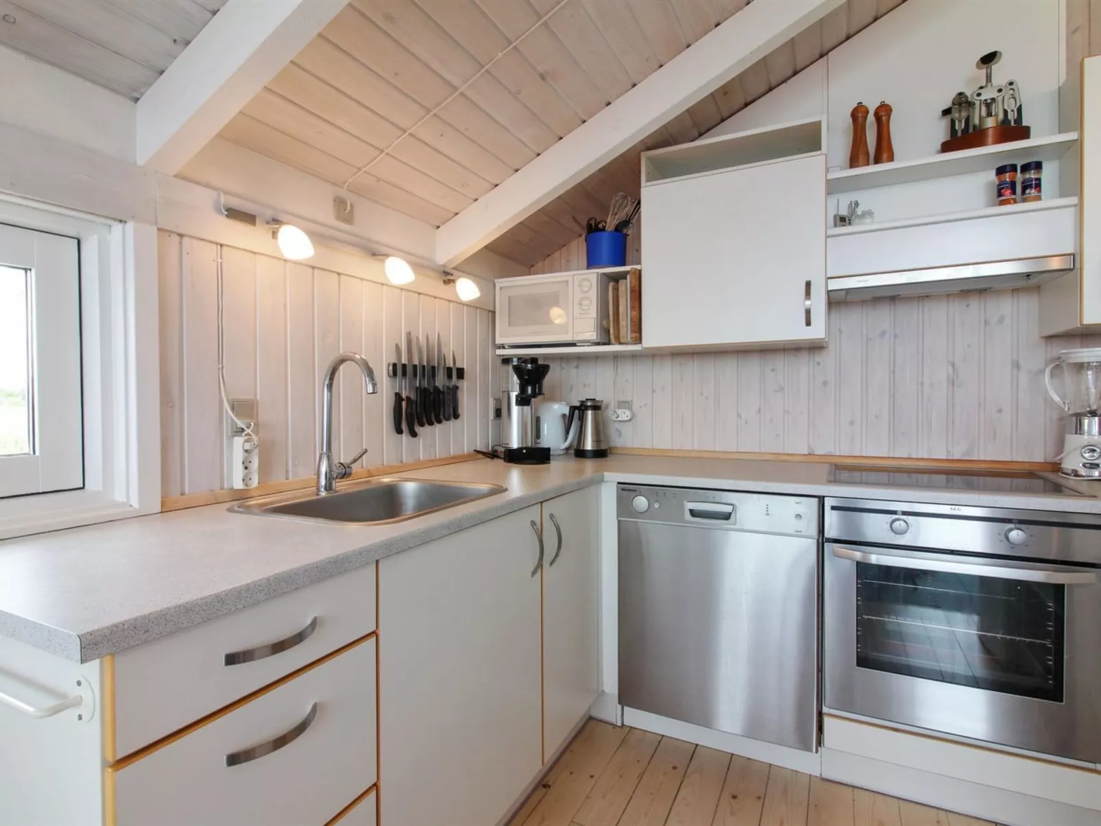 "Sixten" - 450m from the sea-Binnen