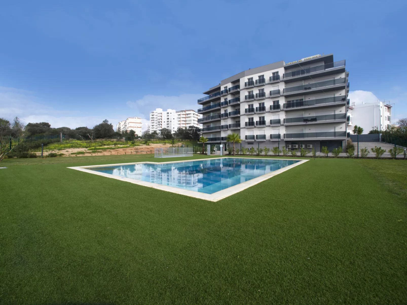Emerson Plaza-Buiten
